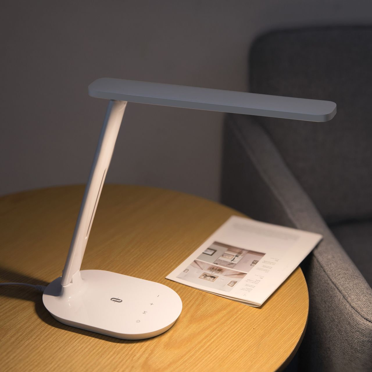 TaoTronics TT-DL064 LED Schreibtischlampe - 5 Helligkeitsstufen - 3 Farbtemperaturen - USB-Charger