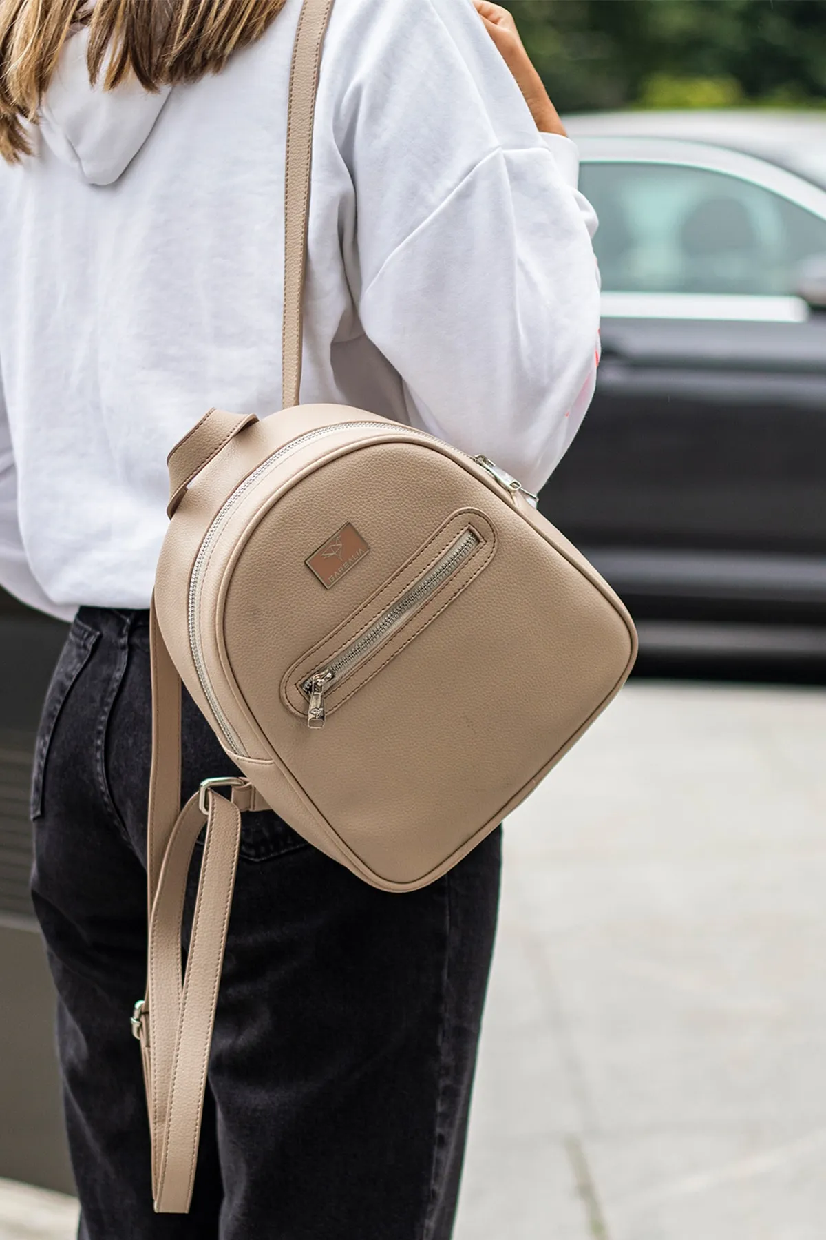 Garbalia  Beigefarbener Damenrucksack „Oslo“ mit mehreren Fächern, doppelter Innentasche und äußeren Reißverschlussösen