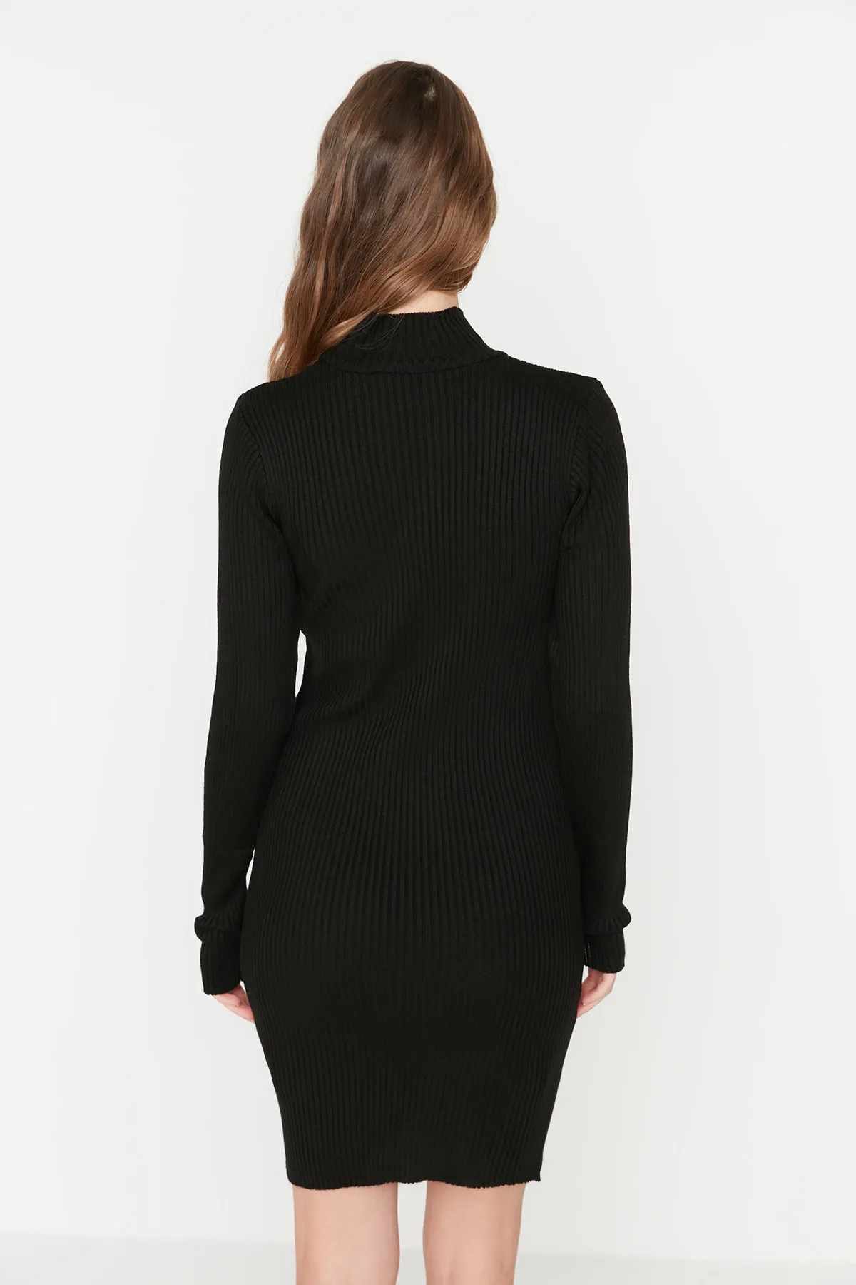 Trendyol Collection  Schwarzes Mini-Strickkleid mit Stehkragen - TWOAW23EL01389