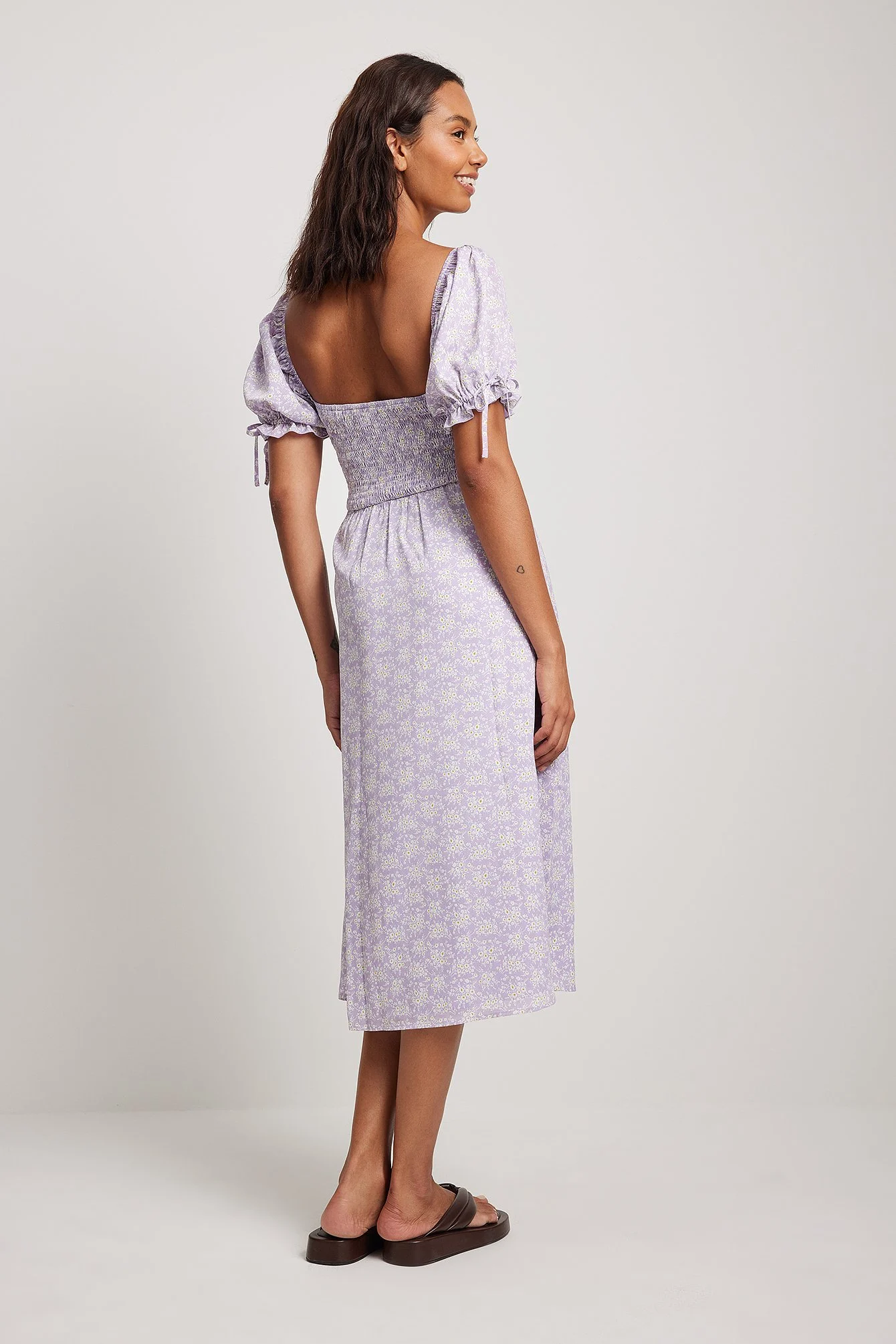 Kleid mit geknoteten Ärmeln