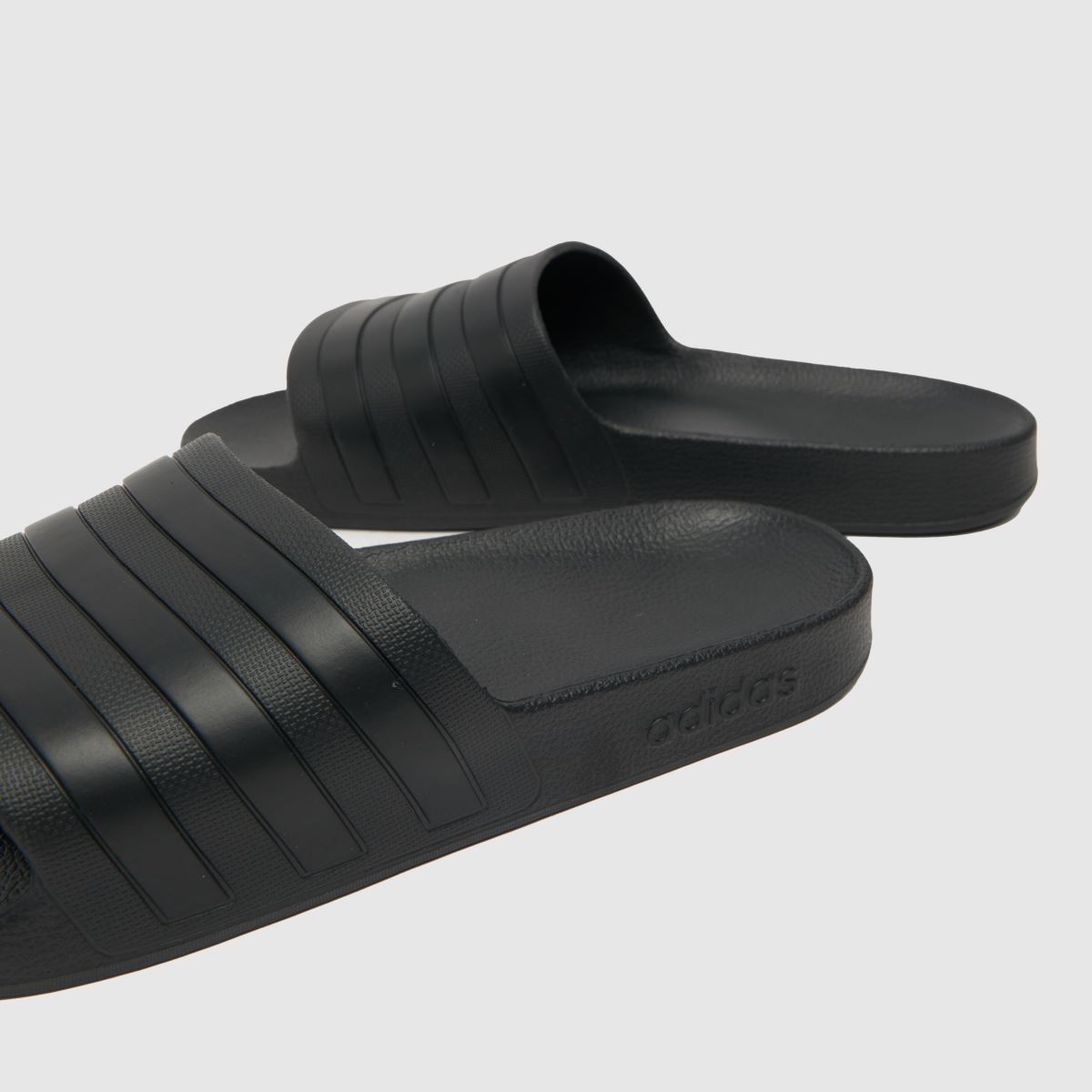 adidas adilette aqua sandali v črni barvi