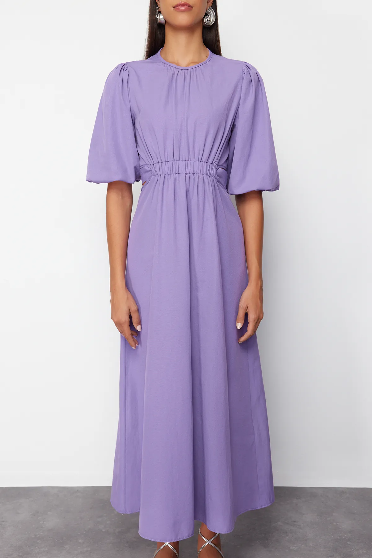 Trendyol Modest  Lilafarbenes gewebtes Baumwollkleid mit Ballonärmeln TCTSS24EB00005