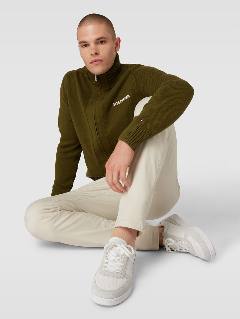 Strickjacke mit Label-Stitching Modell 'MONOTYPE' in olivgrün