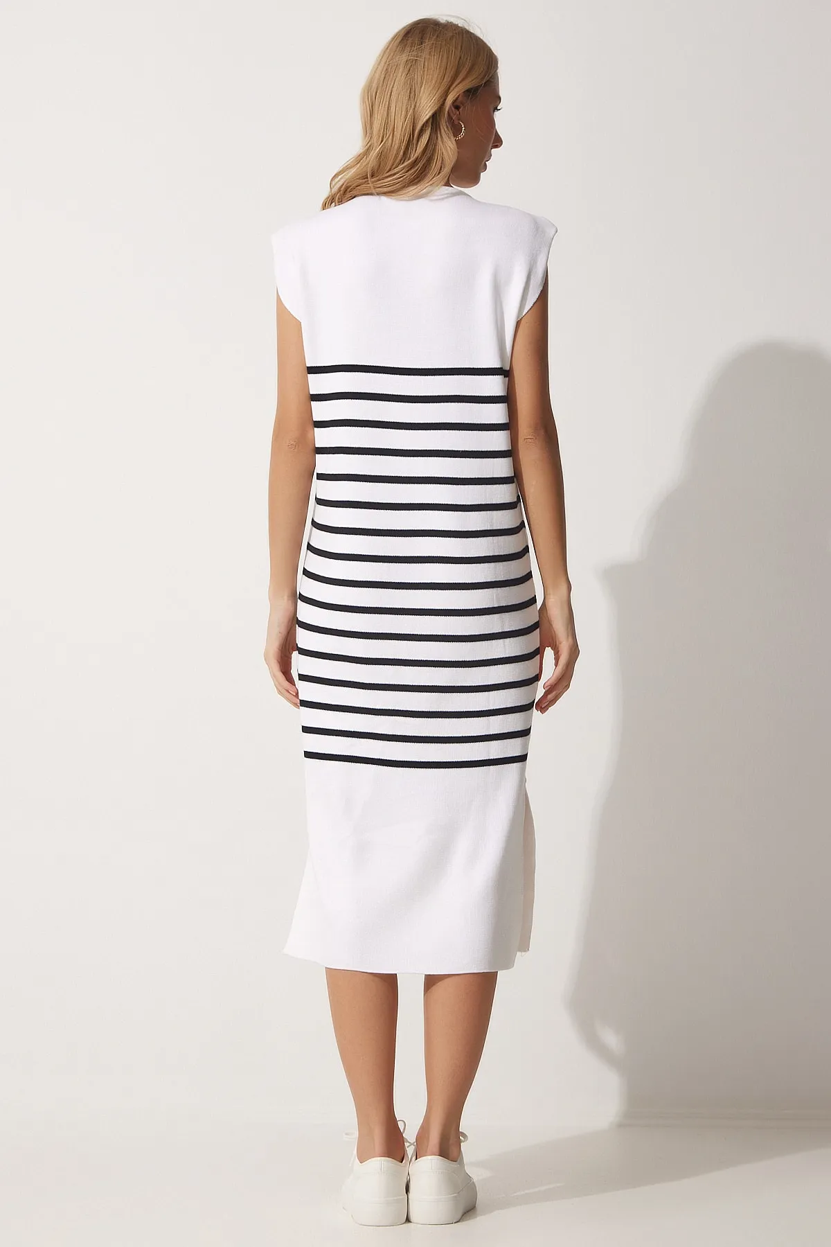 Happiness İstanbul  Schwarz-weiß gestreiftes Sommer-Strickkleid für Damen NS00374