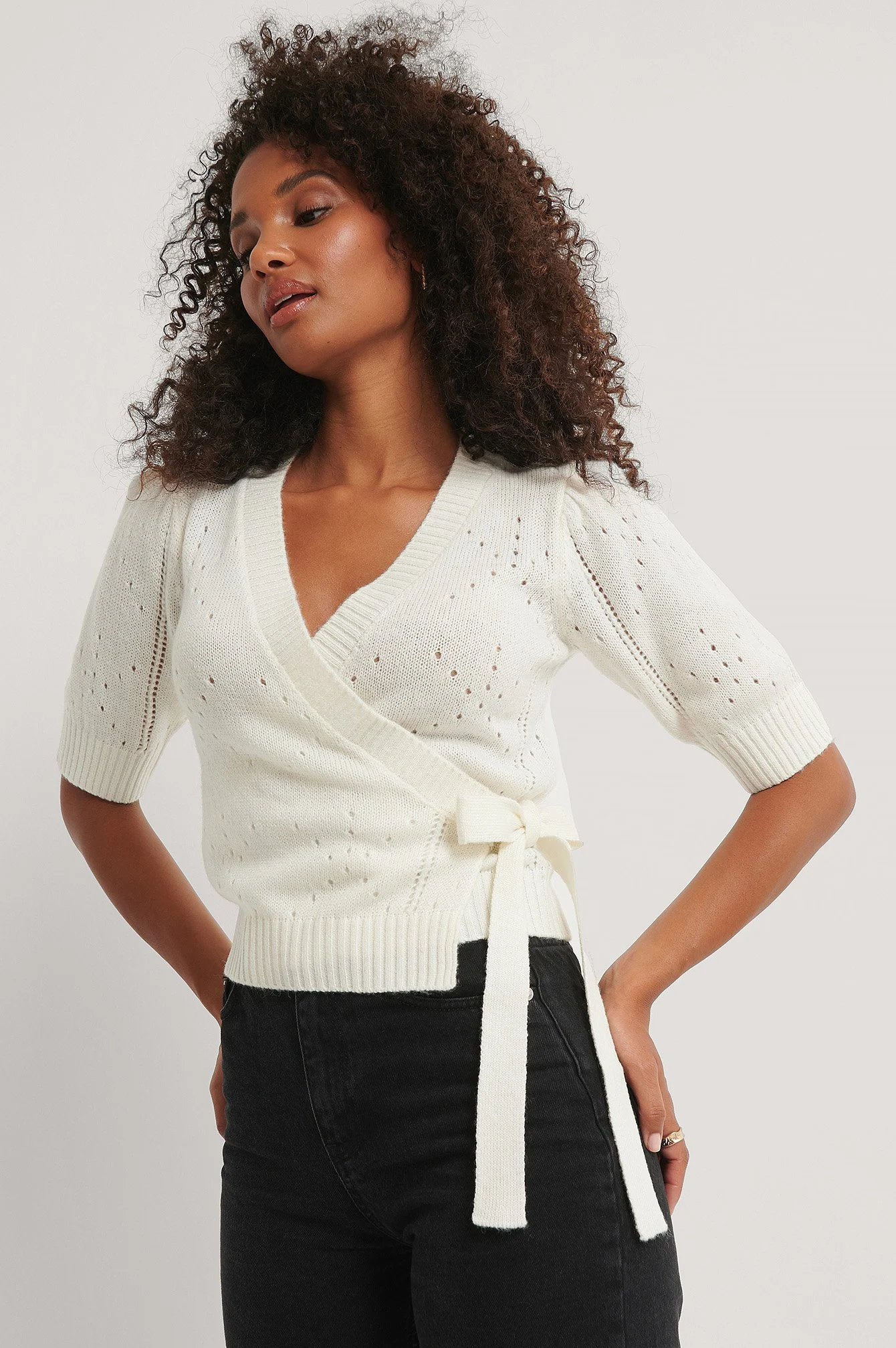 Gemusterter Wickel-Strickpullover