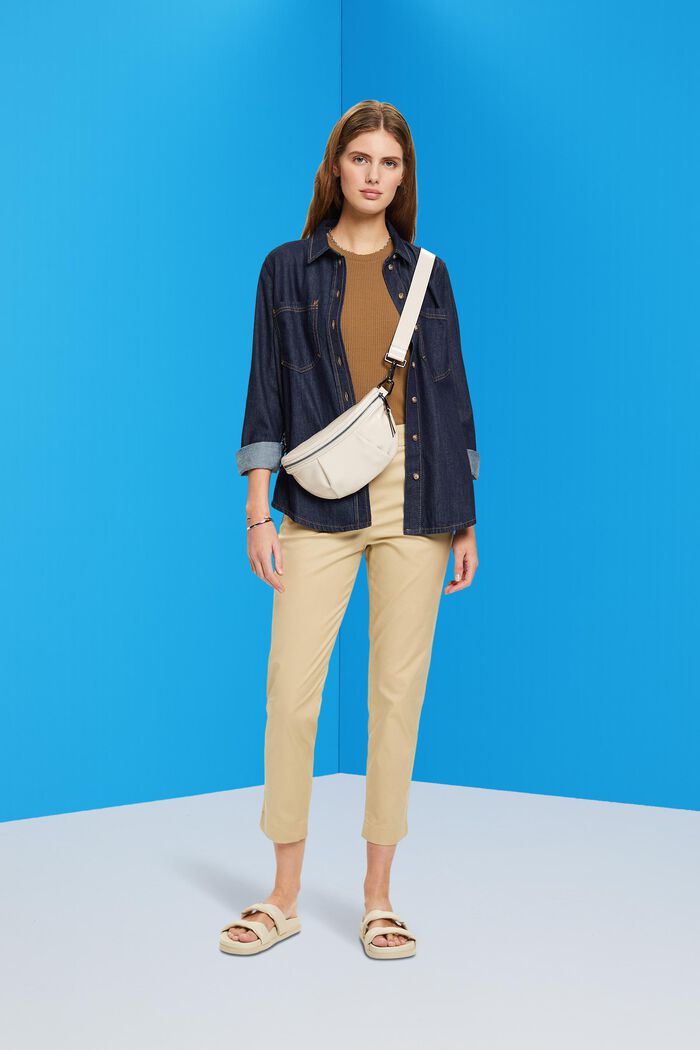 Schmal geschnittene Hose mit hohem Bund