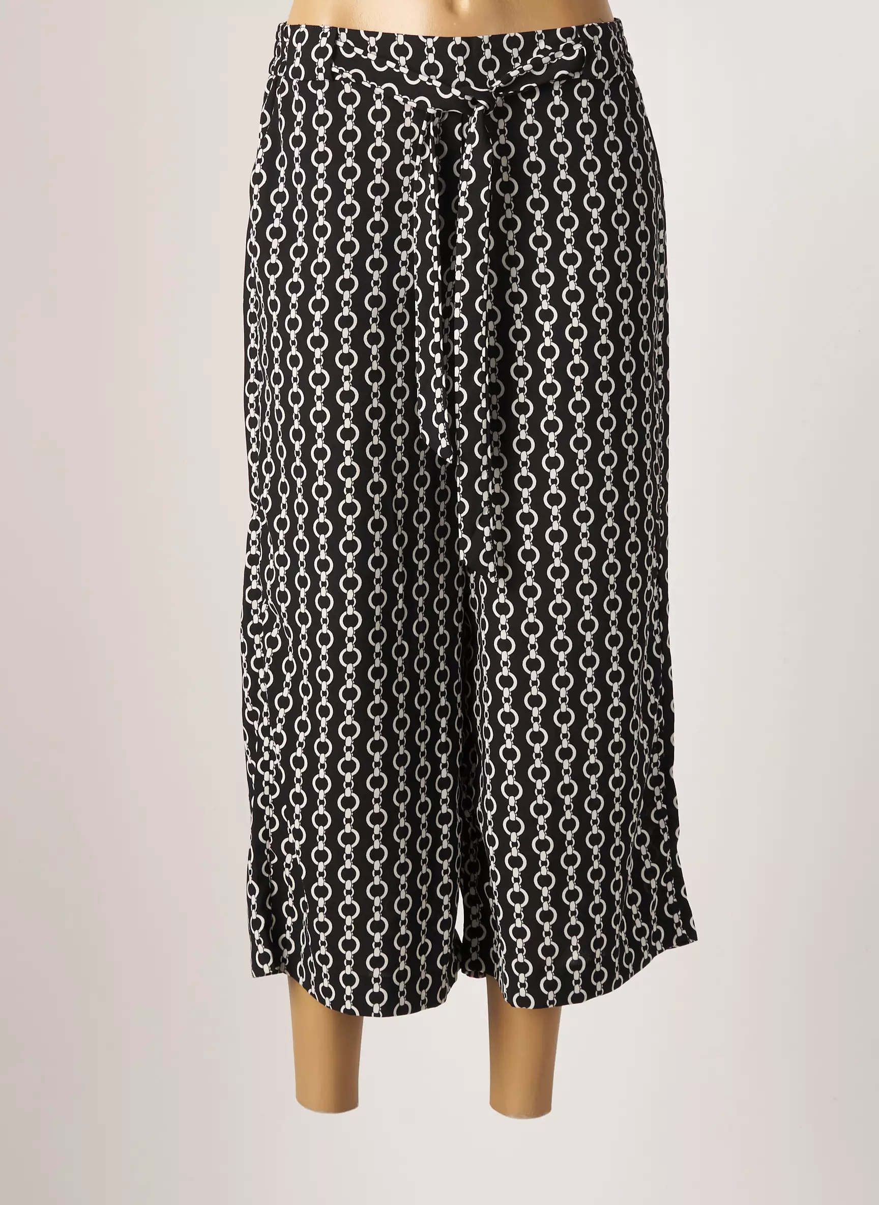 Lcdn Pantacourts Femme couleur noir