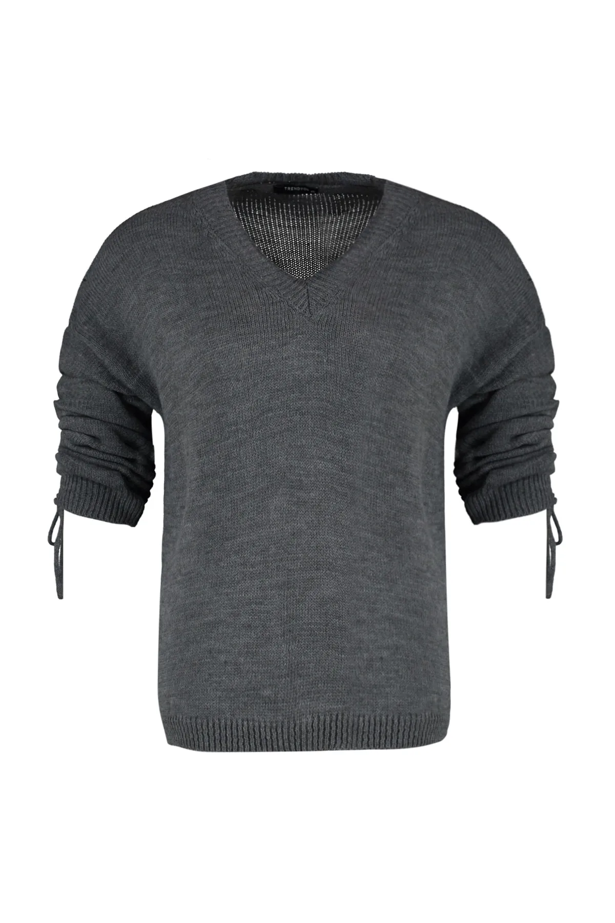 Trendyol Curve  Anthrazitfarbener, geraffter Strickpullover mit V-Ausschnitt und Ärmeln TBBAW23AN00023