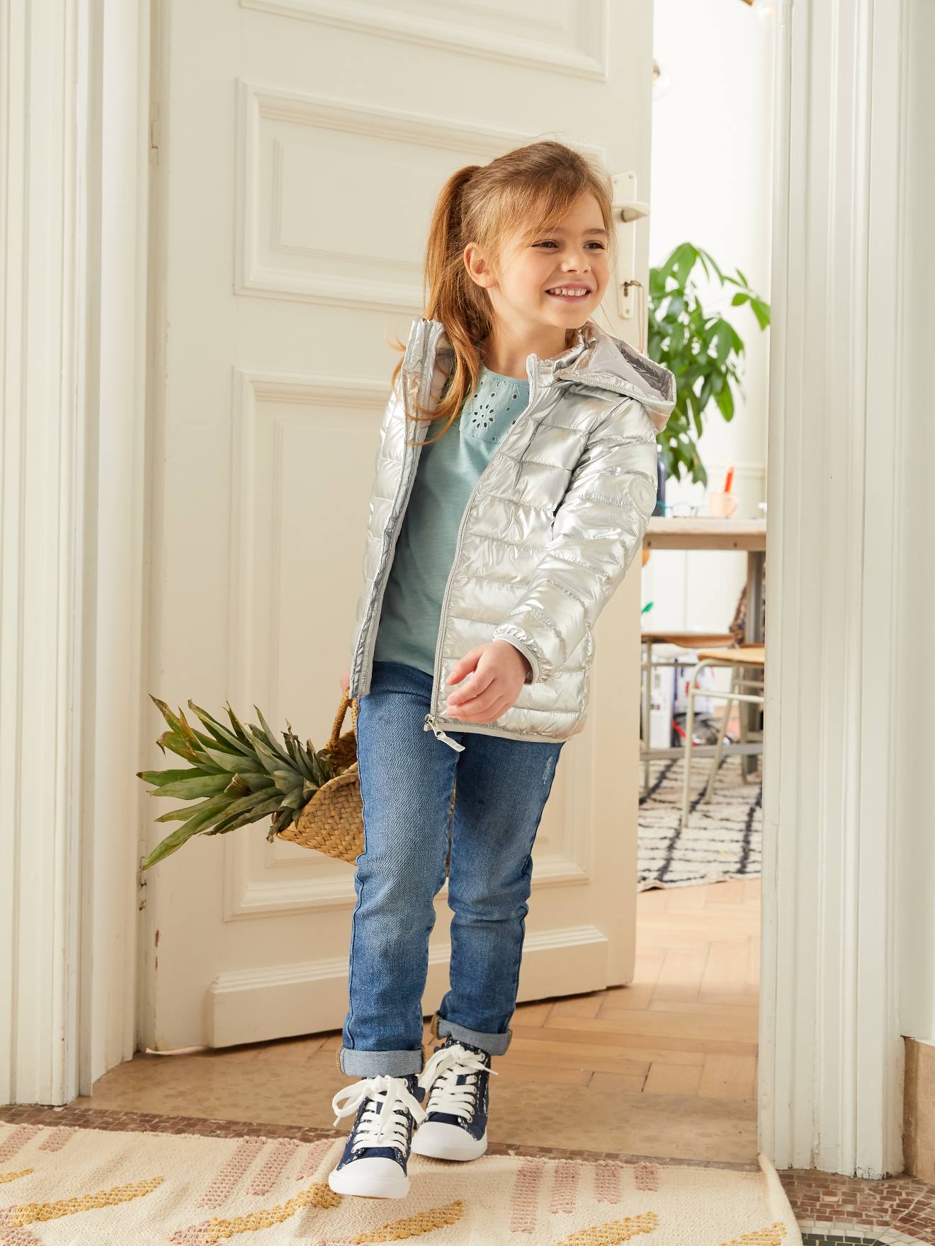 T-shirt fille avec détails broderie anglaise bleu marine