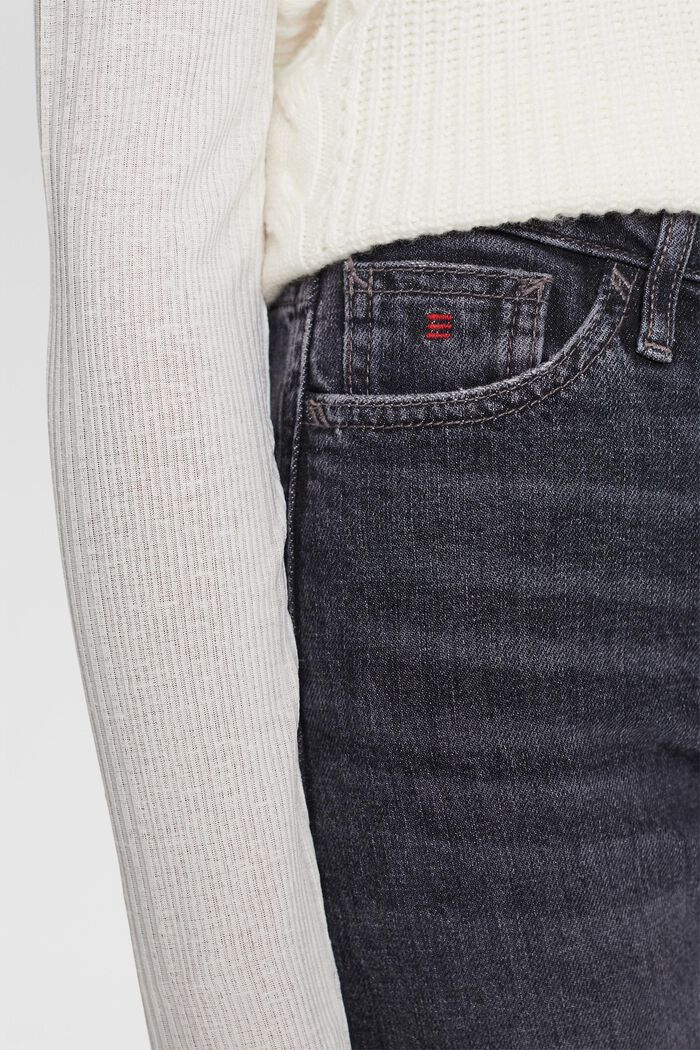 Schmal geschnittene Retro-Jeans mit hohem Bund