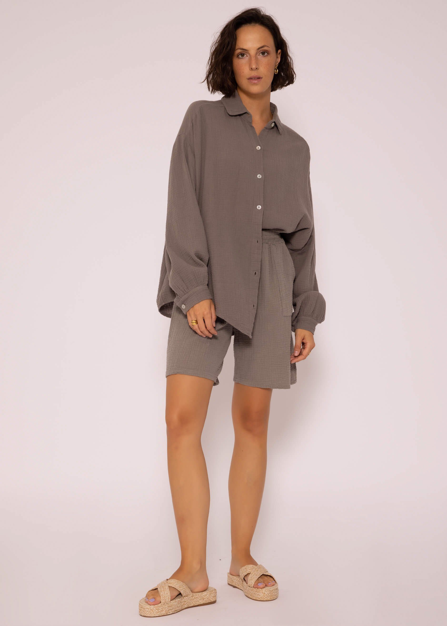 SASSYCLASSY Longbluse Oversize Musselin Bluse Damen Langarm Hemdbluse lang aus Baumwolle mit V-Ausschnitt, One Size (Gr. 36-48)