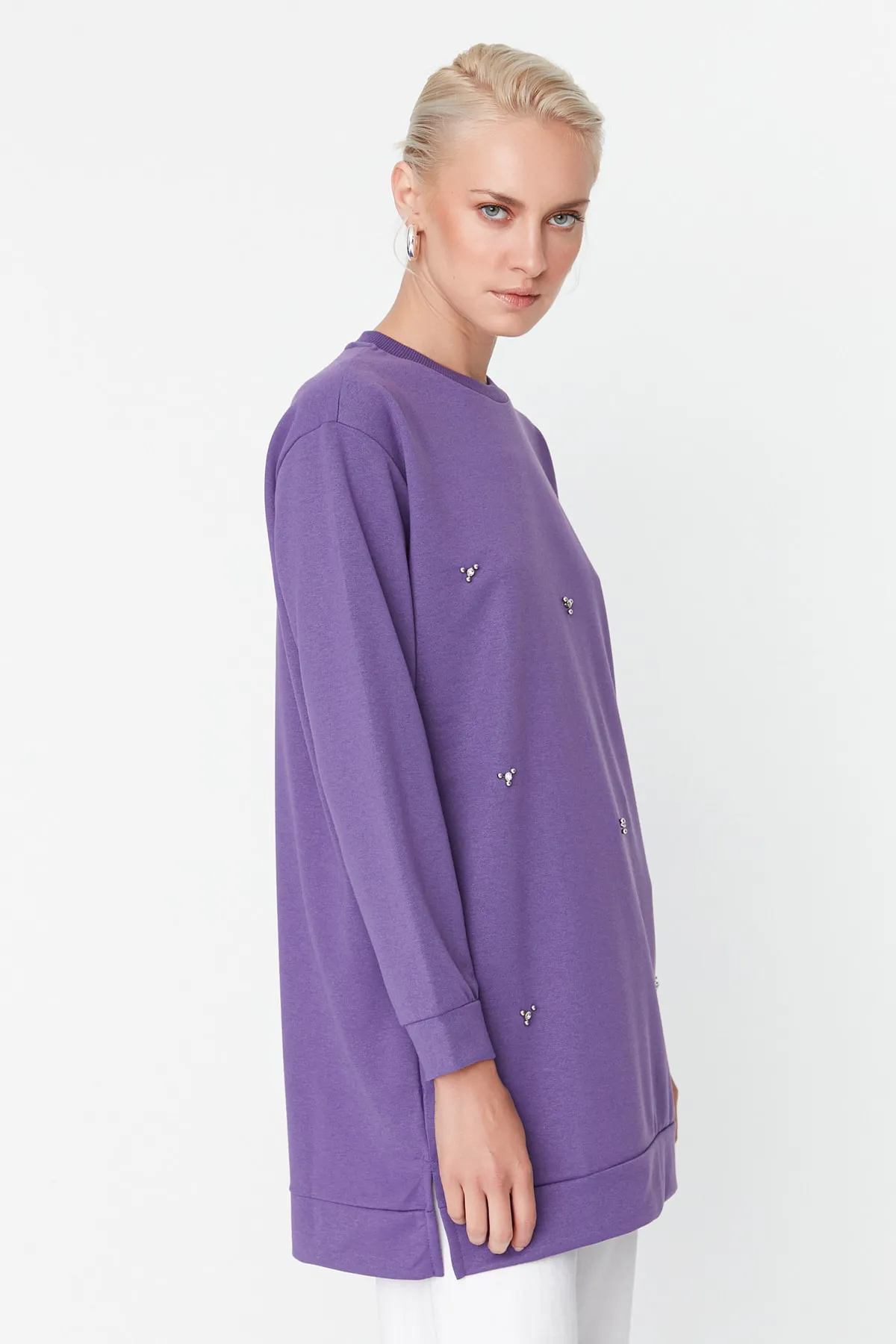 Trendyol Modest  Dunkelviolette Stricktunika mit Rundhalsausschnitt und Steindetail TCTSS22TN0072