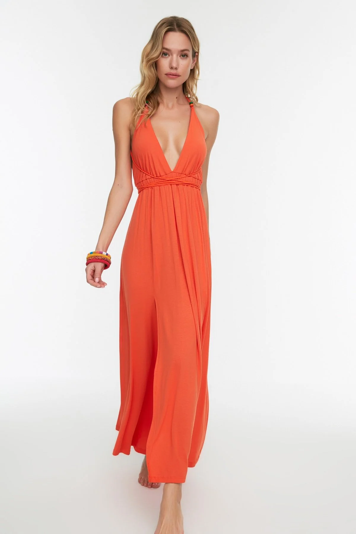 Trendyol Collection  Orangefarbenes Maxi-Strandkleid mit gestricktem Perlenaccessoire TBESS21EL2796