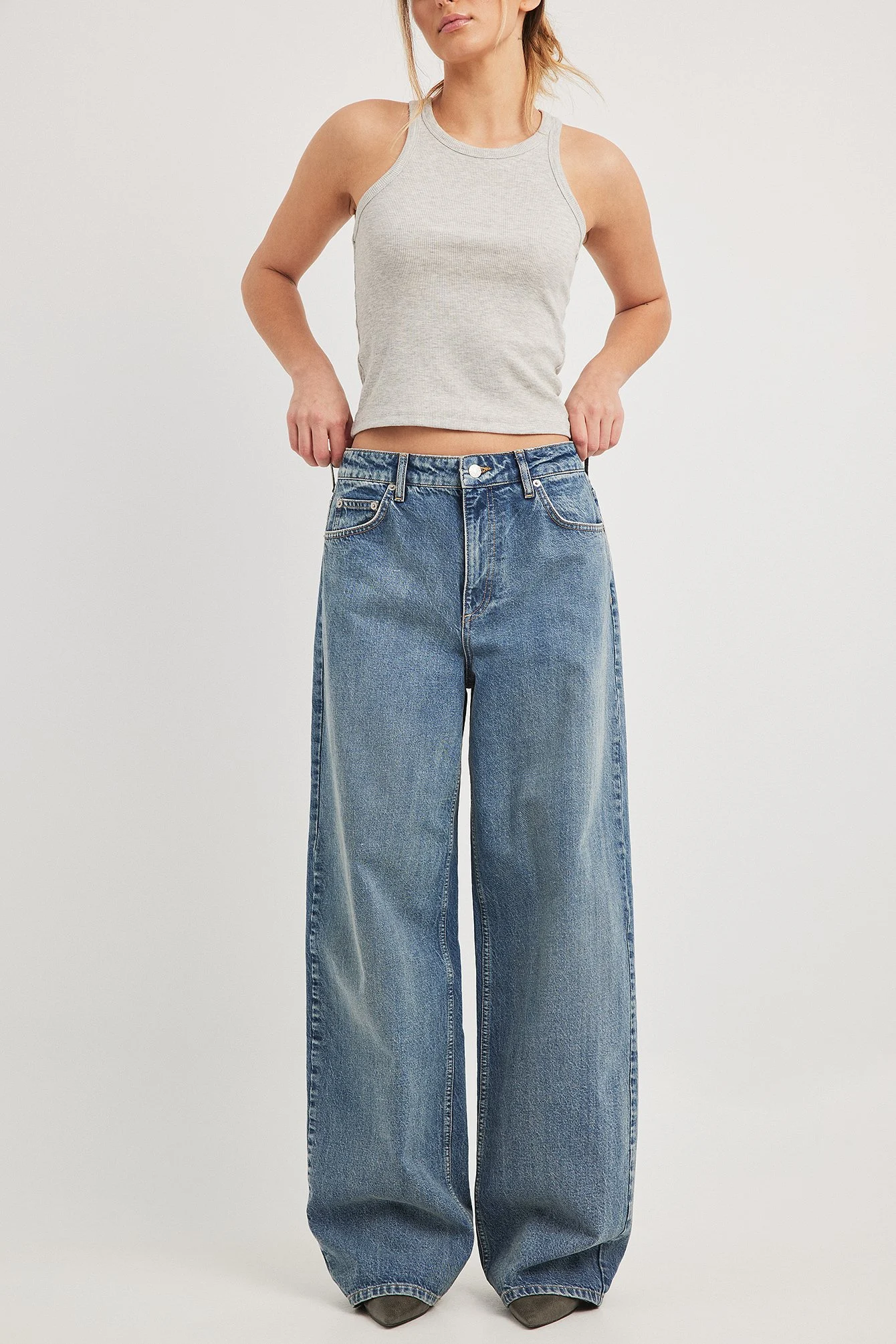 Weite Jeans mit tiefer Taille