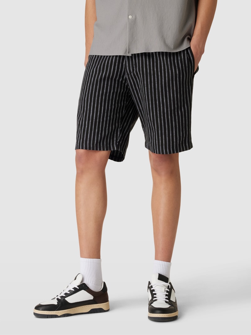 Regular Fit Bermudas mit Streifenmuster in schwarz