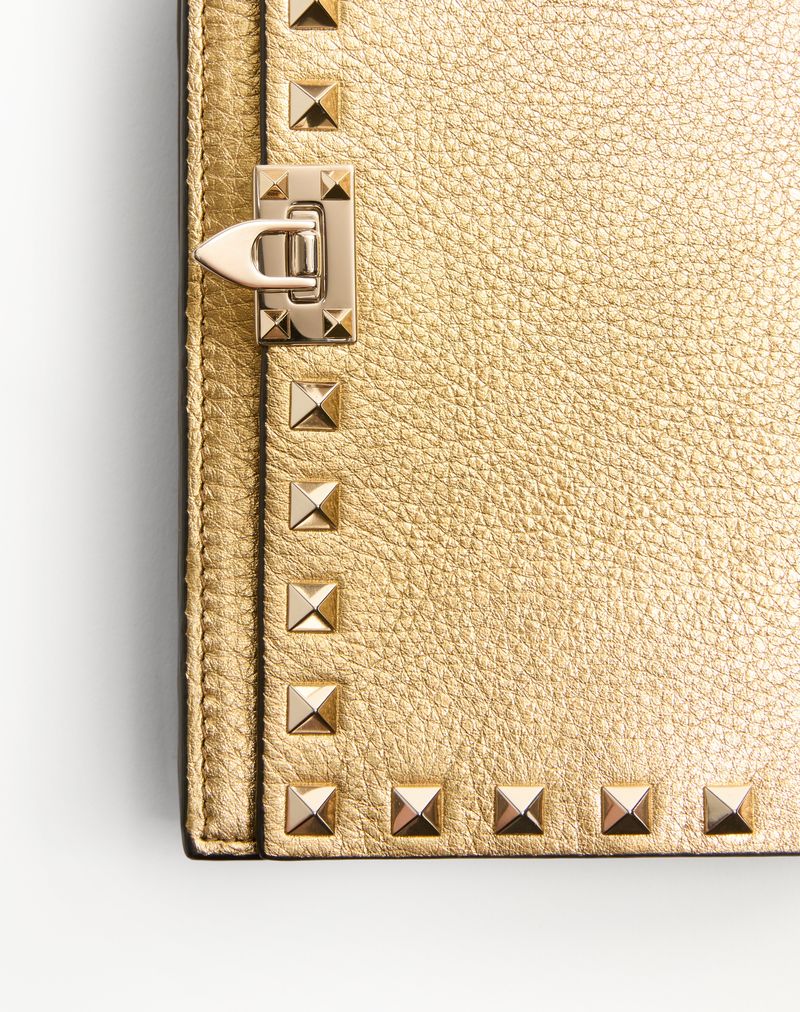 Mini Bolsa Rockstud Chain em Couro de Bezerro Laminado Granada