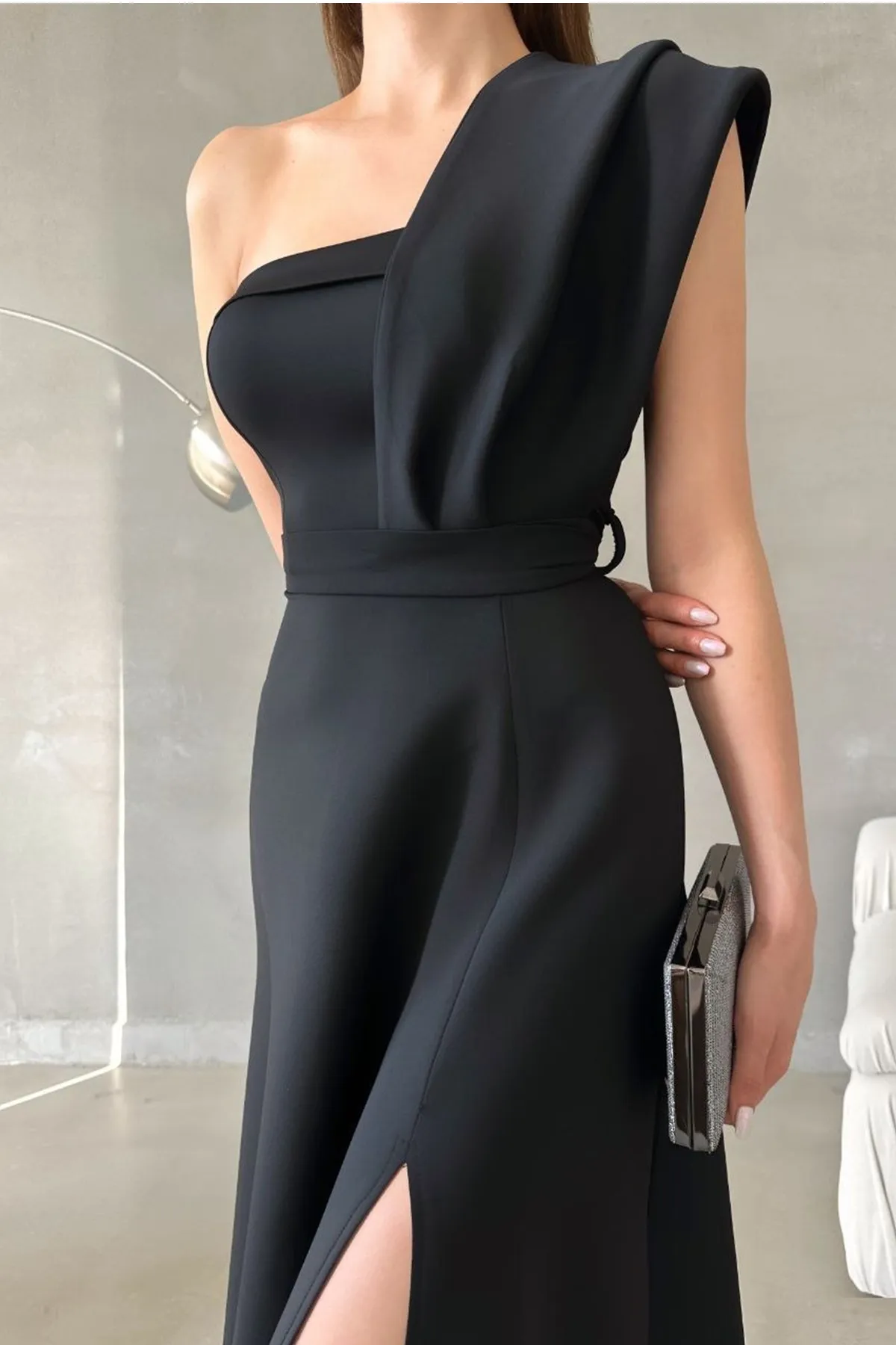 lovebox  Schwarzes Maxi-Abendkleid aus dehnbarem Taucherstoff mit einer Schulter und Schlitz 582754