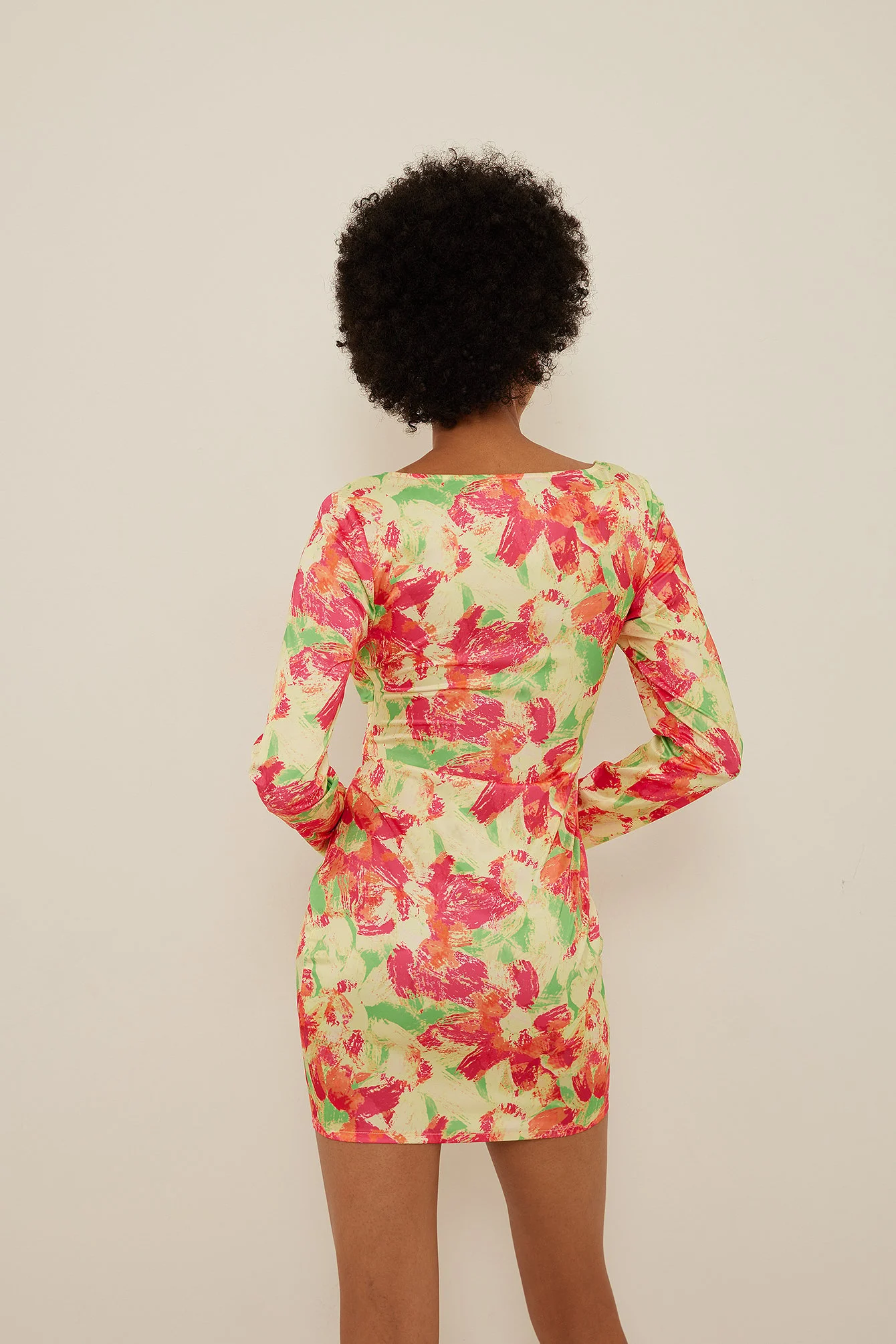 Recyceltes Minikleid mit gerafften Seiten