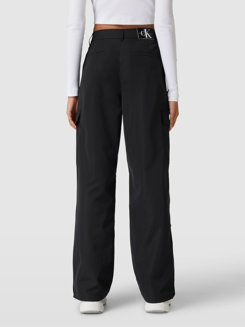 Cargohose mit Pattentaschen in black