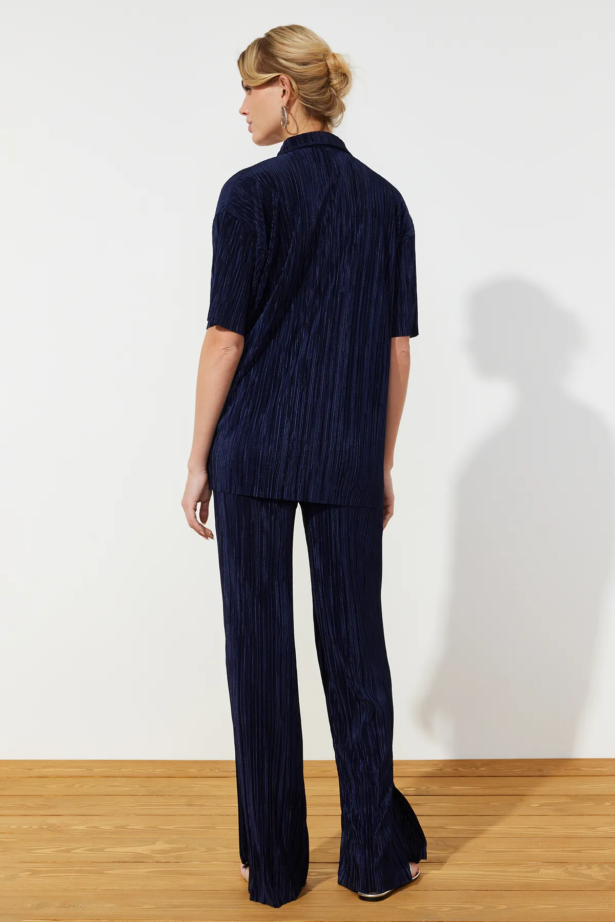 Trendyol Collection  Marineblaues, plissiertes, weit geschnittenes Hemd und Hose aus Strickoberteil TWOSS23AU00021