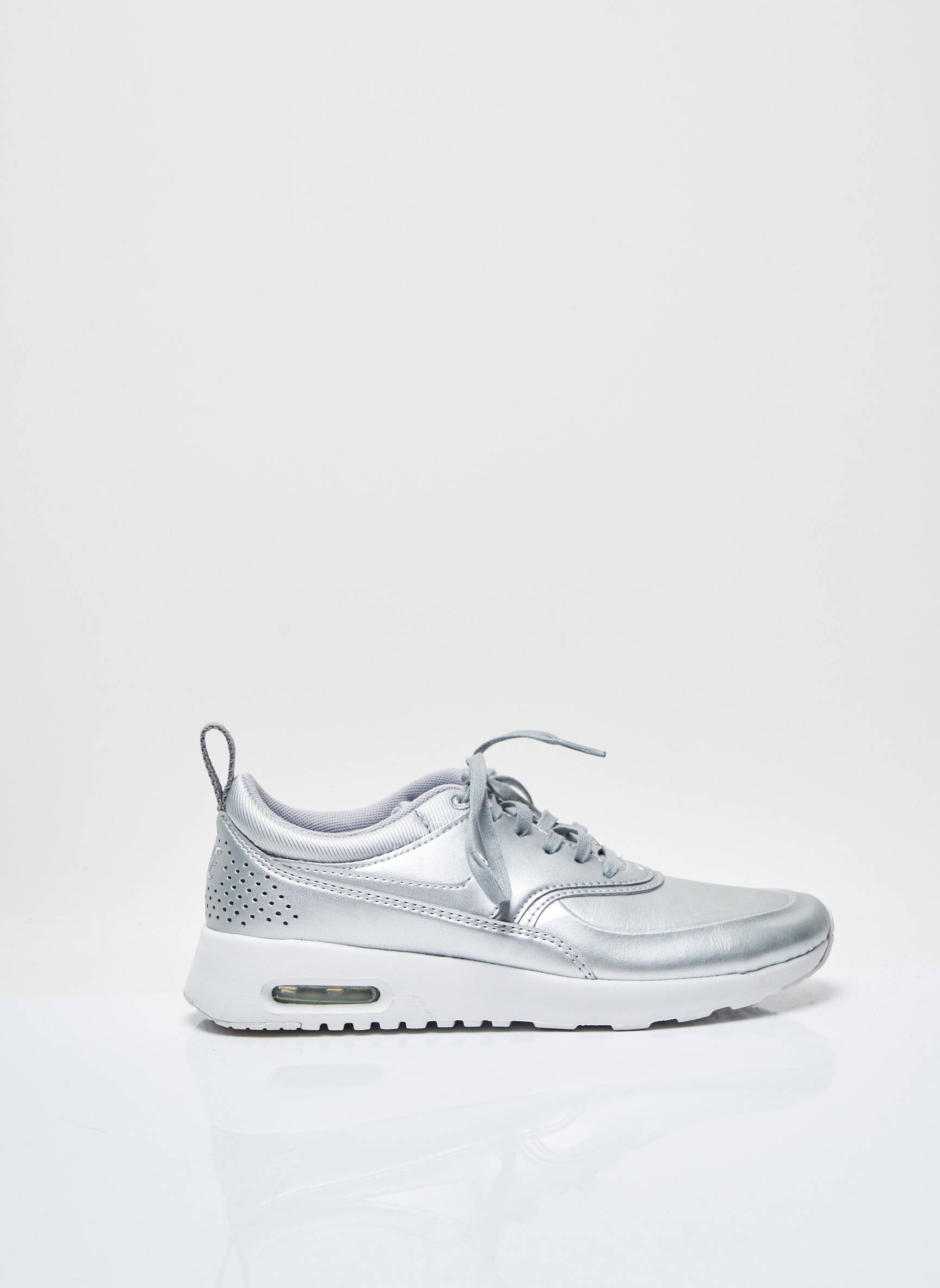 Nike Baskets Femme couleur gris
