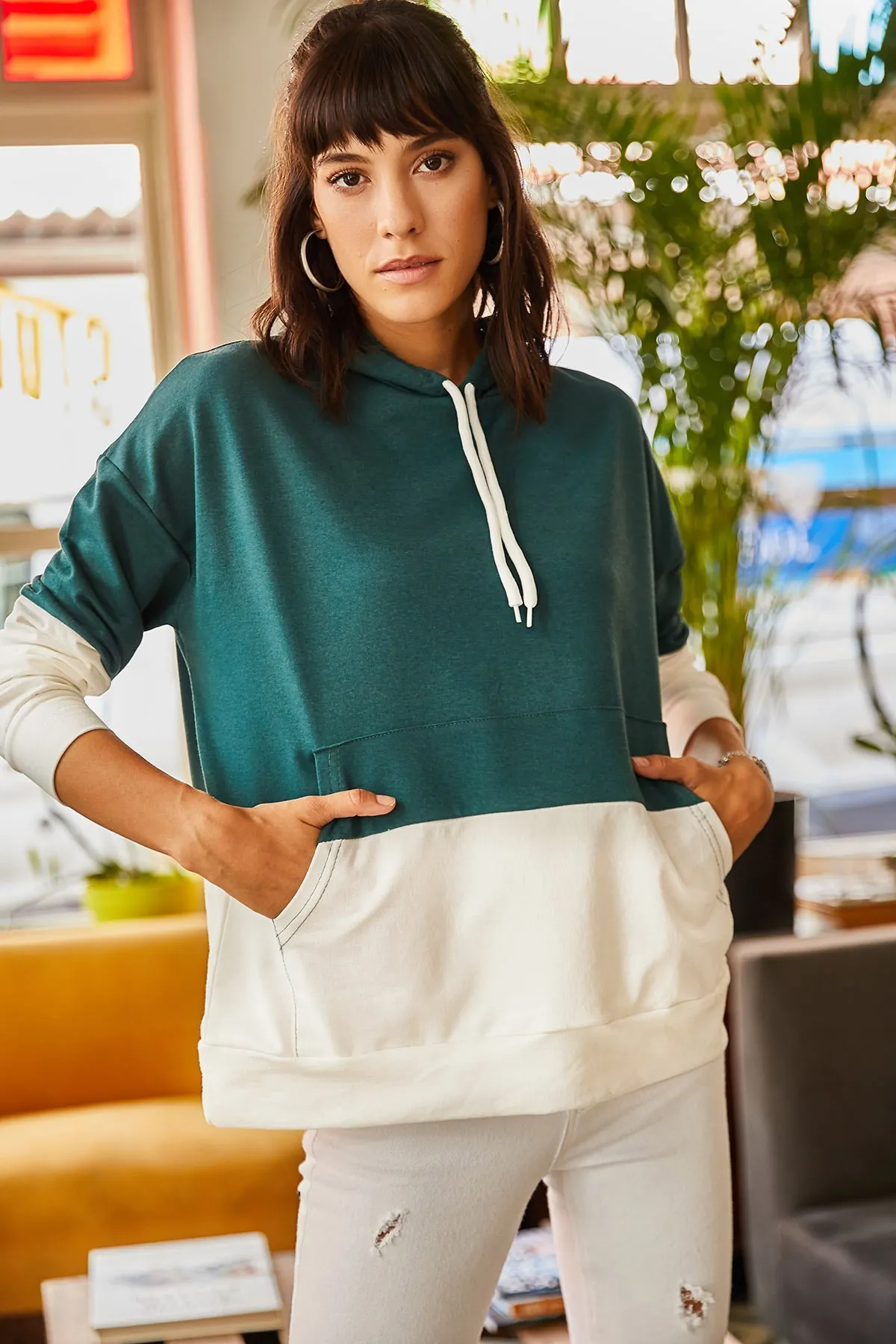 Olalook  Smaragdgrünes, asymmetrisches Kapuzensweatshirt mit Kontrast für Damen SWT-19000228