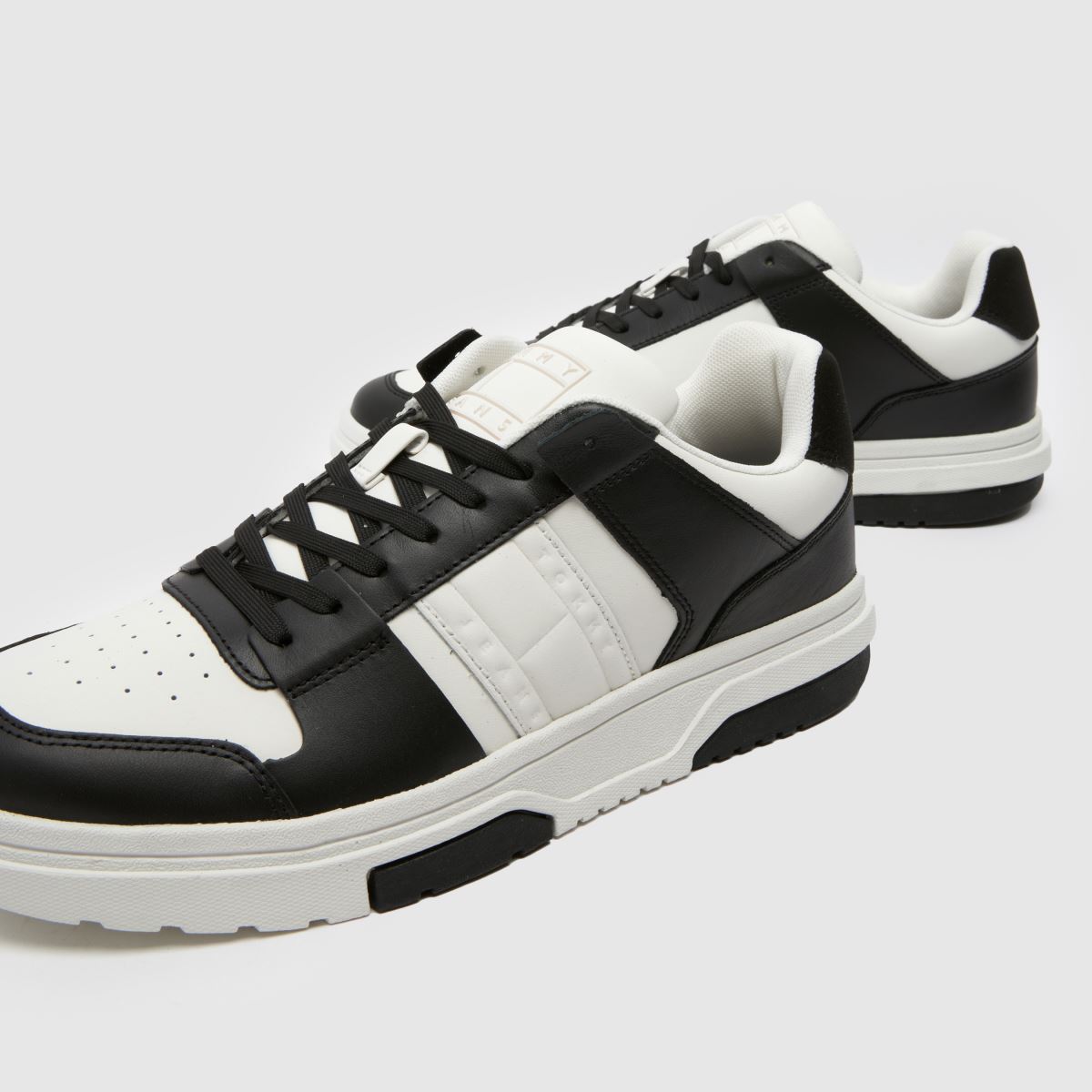 Tommy Jeans Brooklyn Patent edzőcipő fekete-fehér színben