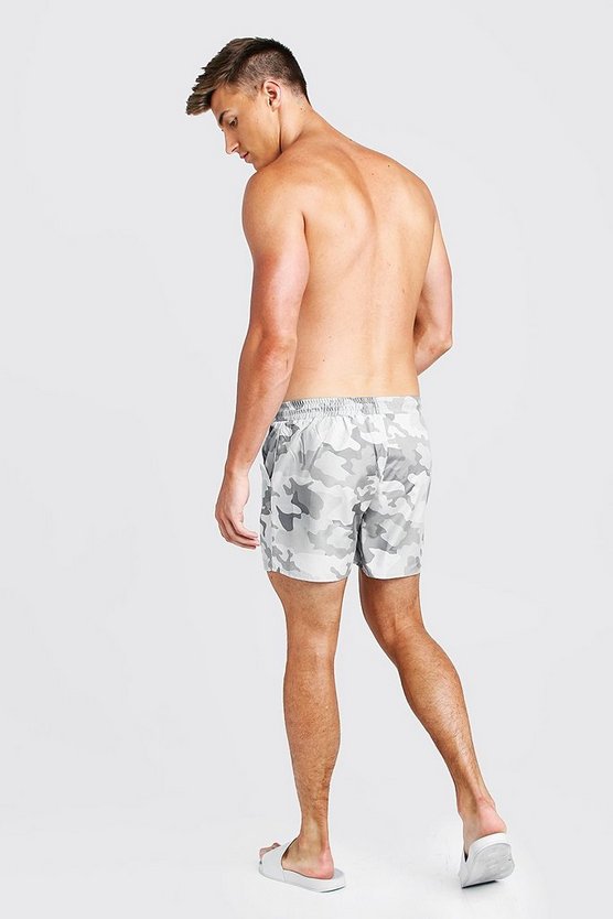 Mittellange Cargo-Badeshorts mit Camouflage-Print