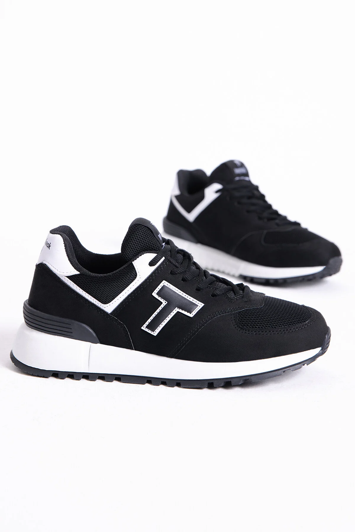 Tonny Black  Schwarz-weißer, rutschfester Unisex-Schnürsneaker mit Eva-Sohle