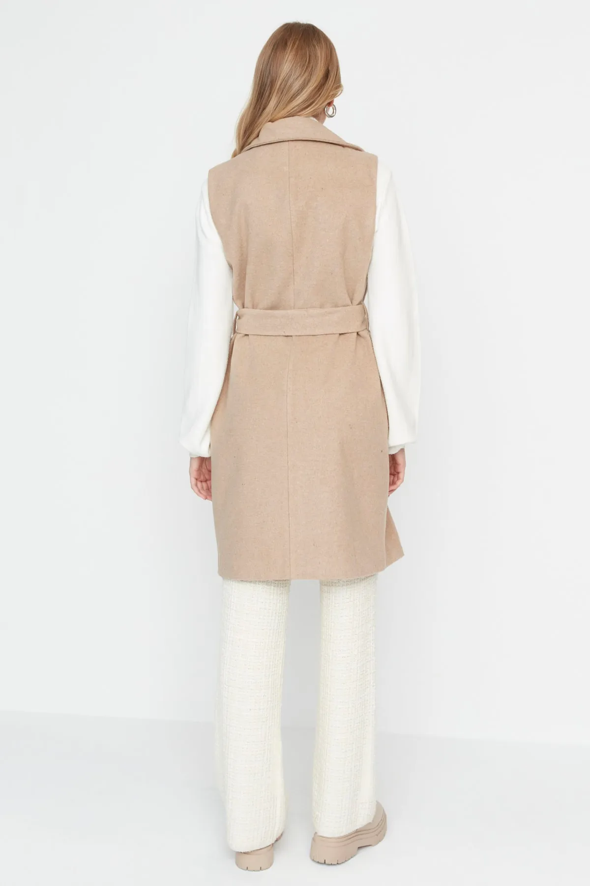 Trendyol Modest  Kameljacke, Weste mit Kragen, Taille und Gürtel TCTAW23YE00006