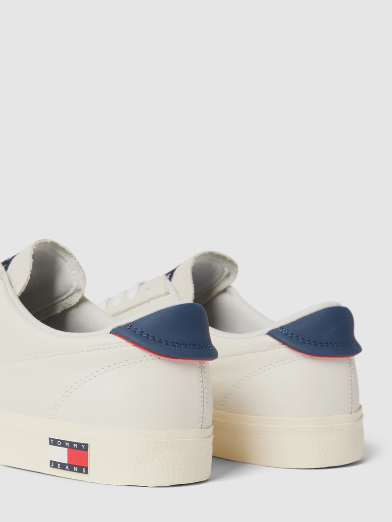 Sneaker aus Leder-Mix mit Label-Detail Modell 'VULCANCIZE' in offwhite