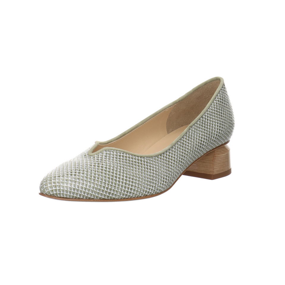Brunate Pumps