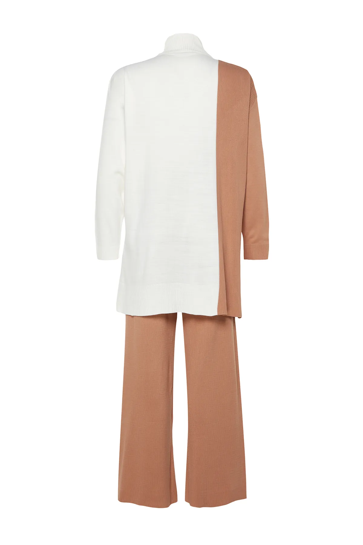 Trendyol Modest  Kamelfarbenes Strickoberteil- und -unterteil-Set mit Pullover und Hose im Blockfarbendesign TCTAW24US00059