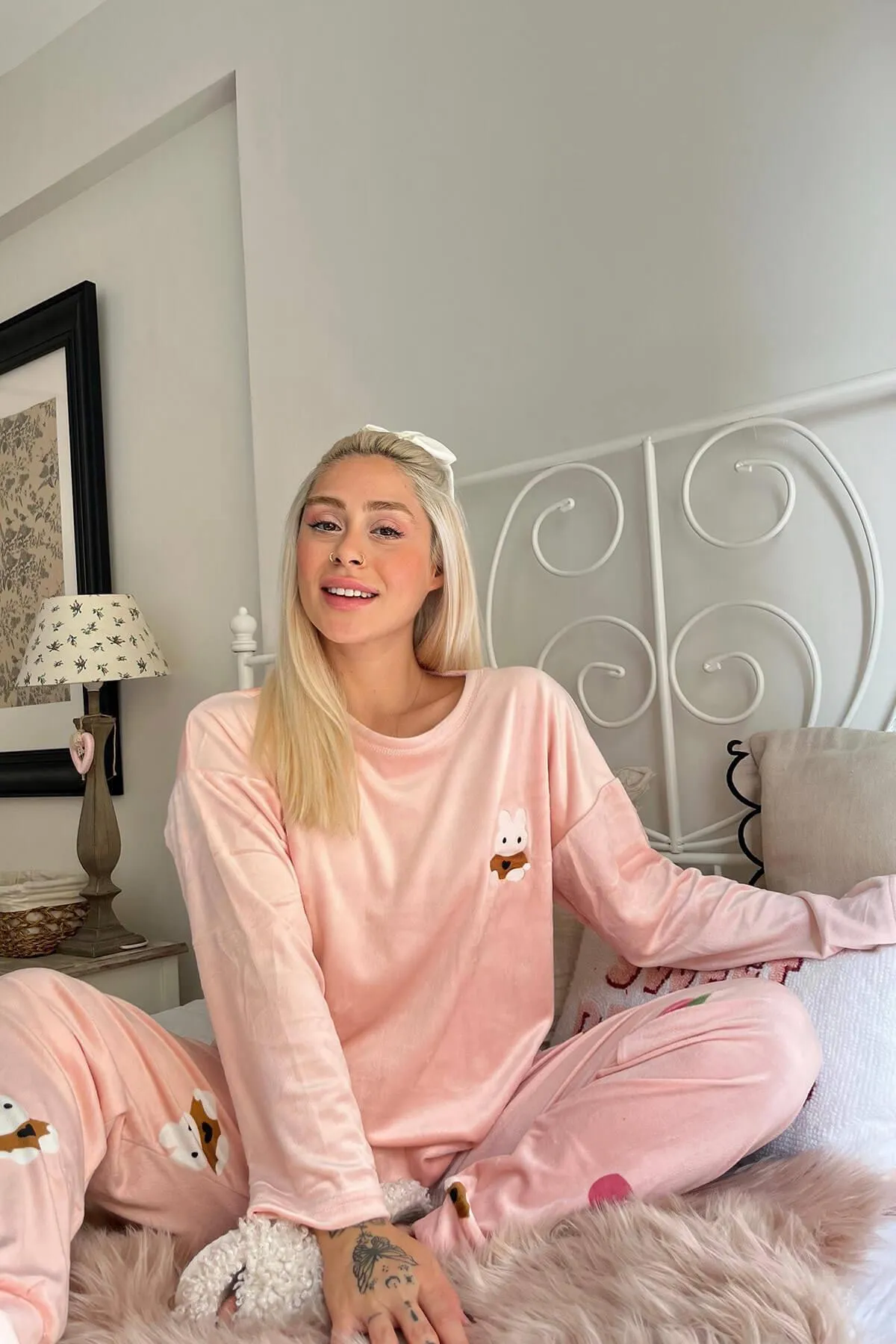Pijamaevi  Exklusives Damen-Pyjama-Set aus Samt mit Powder Rabbit-Muster