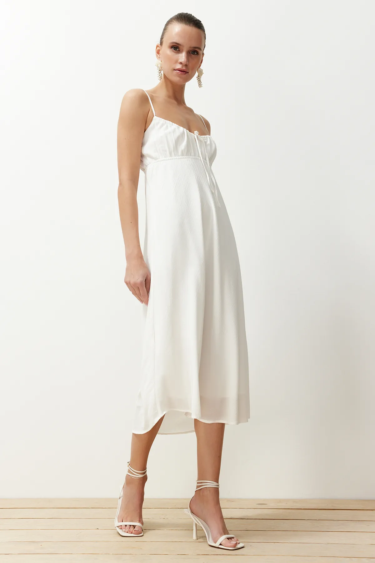 Trendyol Collection  Ecru gewebtes Midikleid TWOSS24EL00739