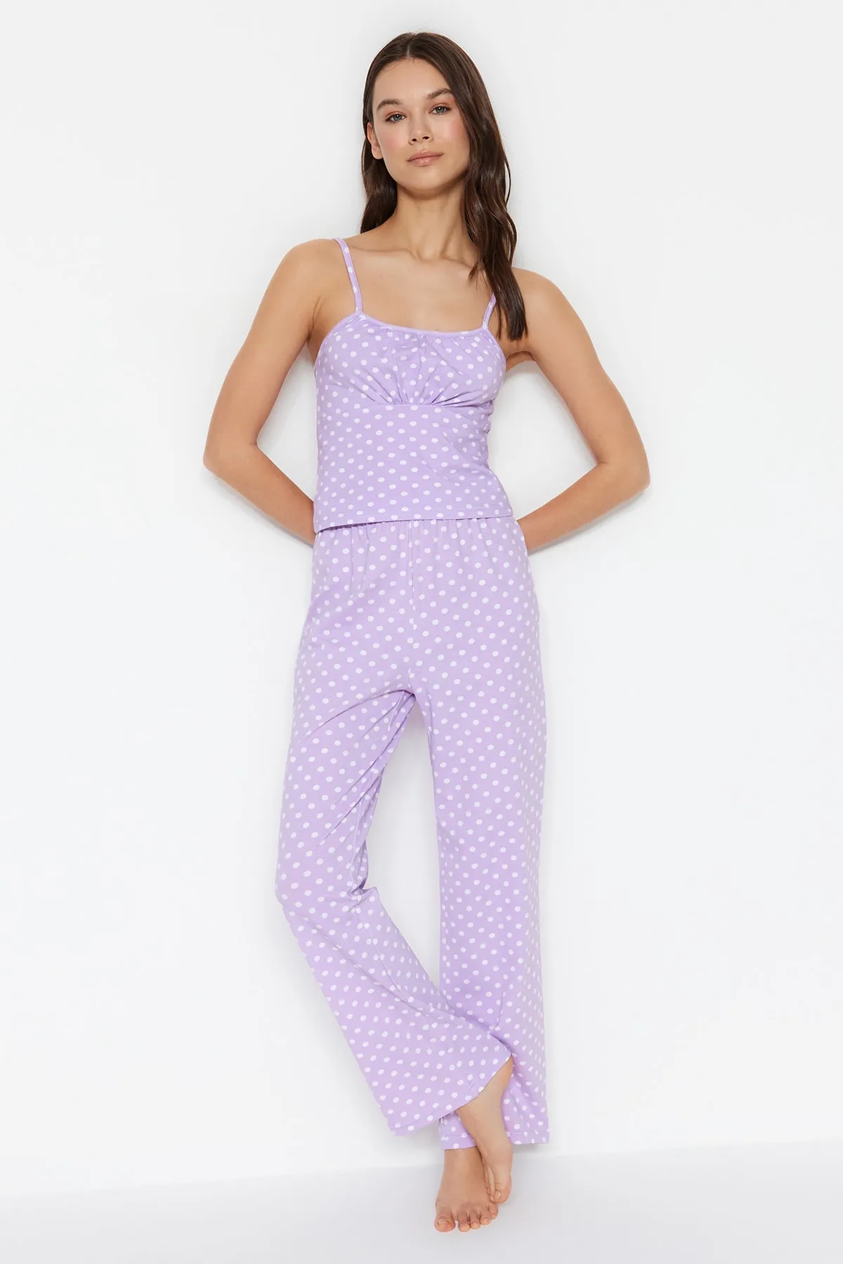 Trendyol Collection  Lilafarbenes Pyjama-Set aus Baumwollstrick mit Punkten und Seilträgern THMSS23PT00226