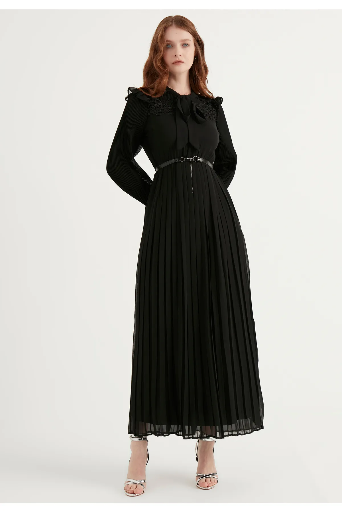 Herita  Plissiertes Maxikleid mit Bindeband vorn und Gürtel