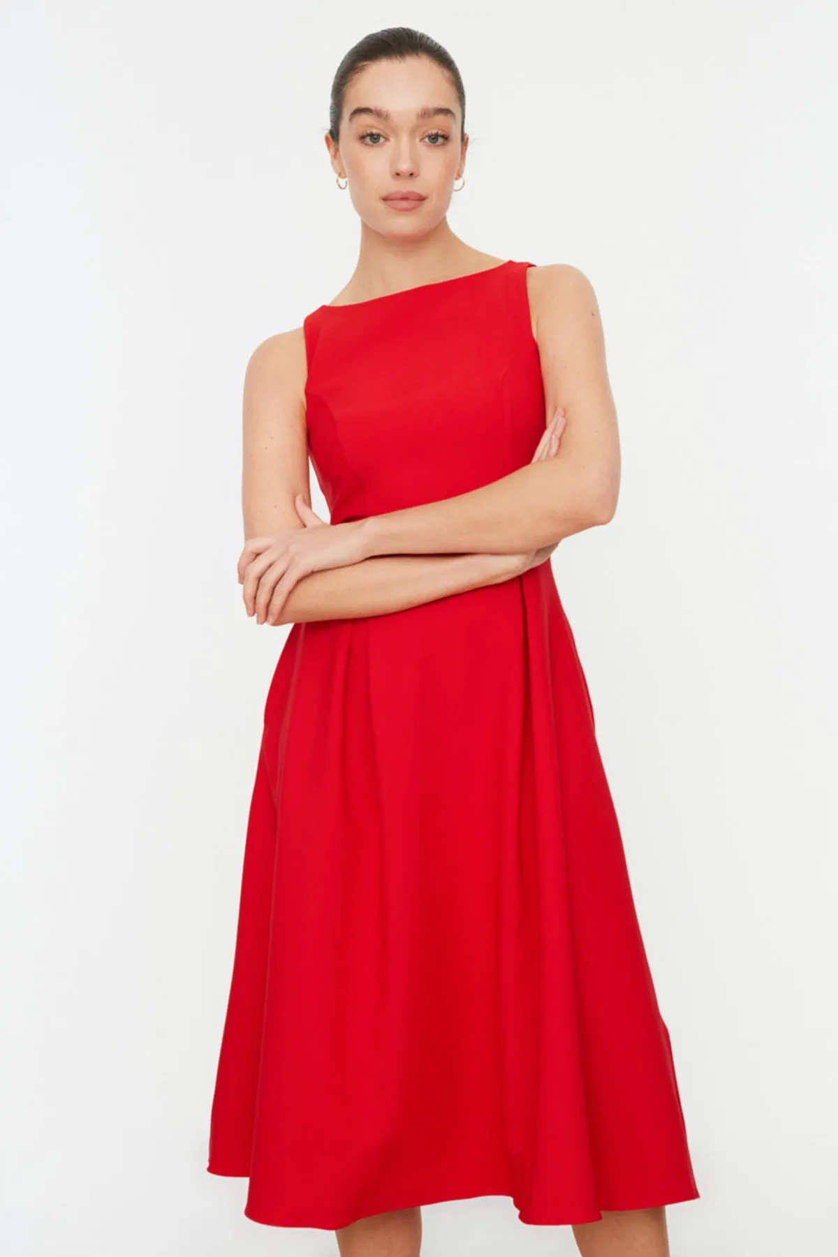 Trendyol Collection  Rotes Midi-Plisseekleid aus Webstoff TWOSS20EL0980