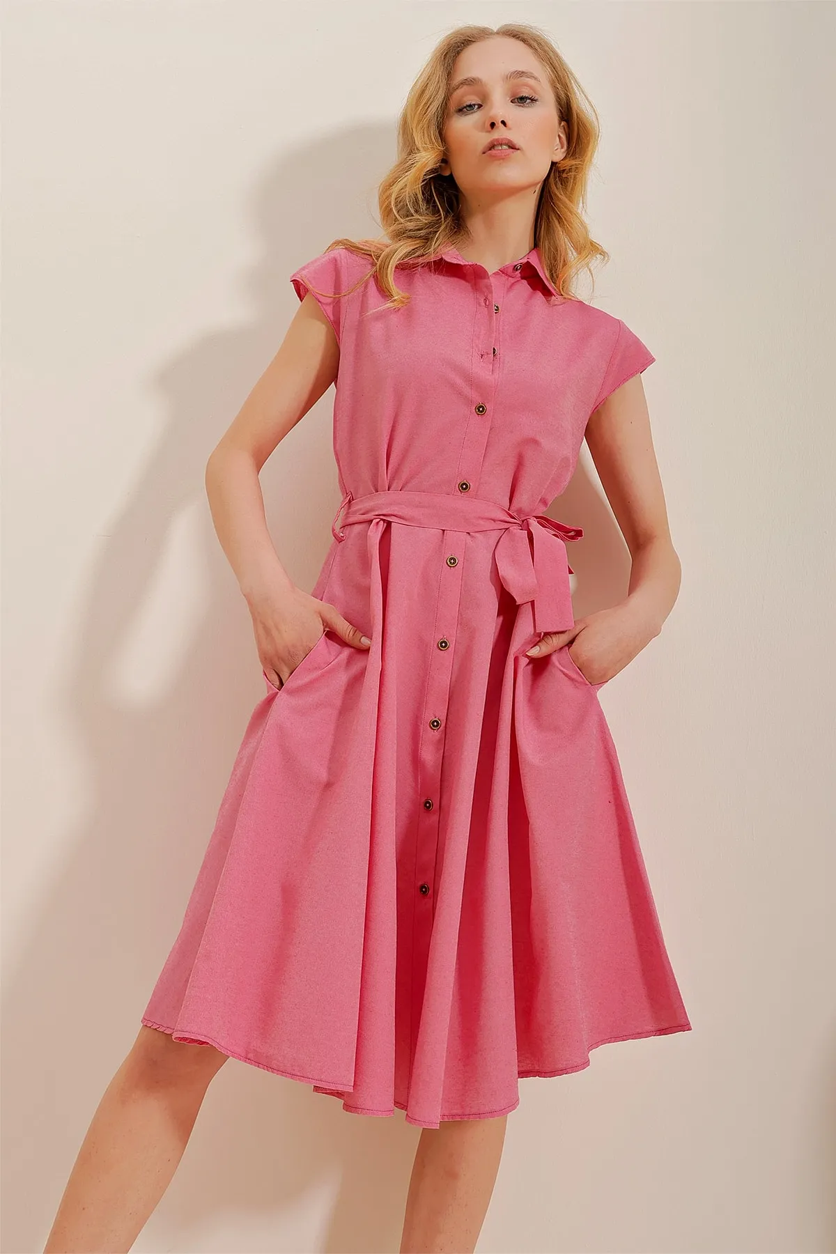 Trend Alaçatı Stili  Ärmelloses, ärmelloses Hemdkleid aus Leinen für Damen in Fuchsia ALC-X6056