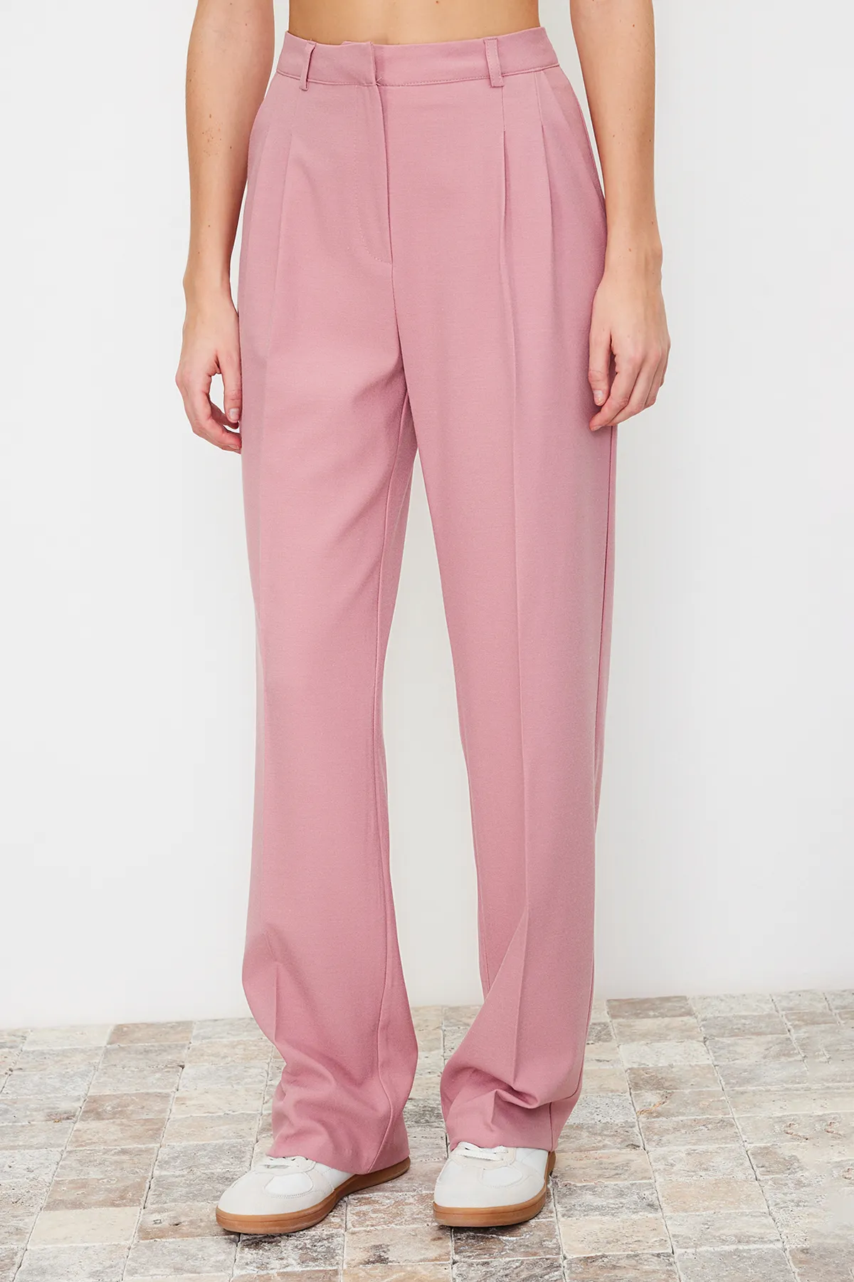 Trendyol Collection  Hellrosa, gerade geschnittene, plissierte Webhose in limitierter Auflage TWOAW23PL00401