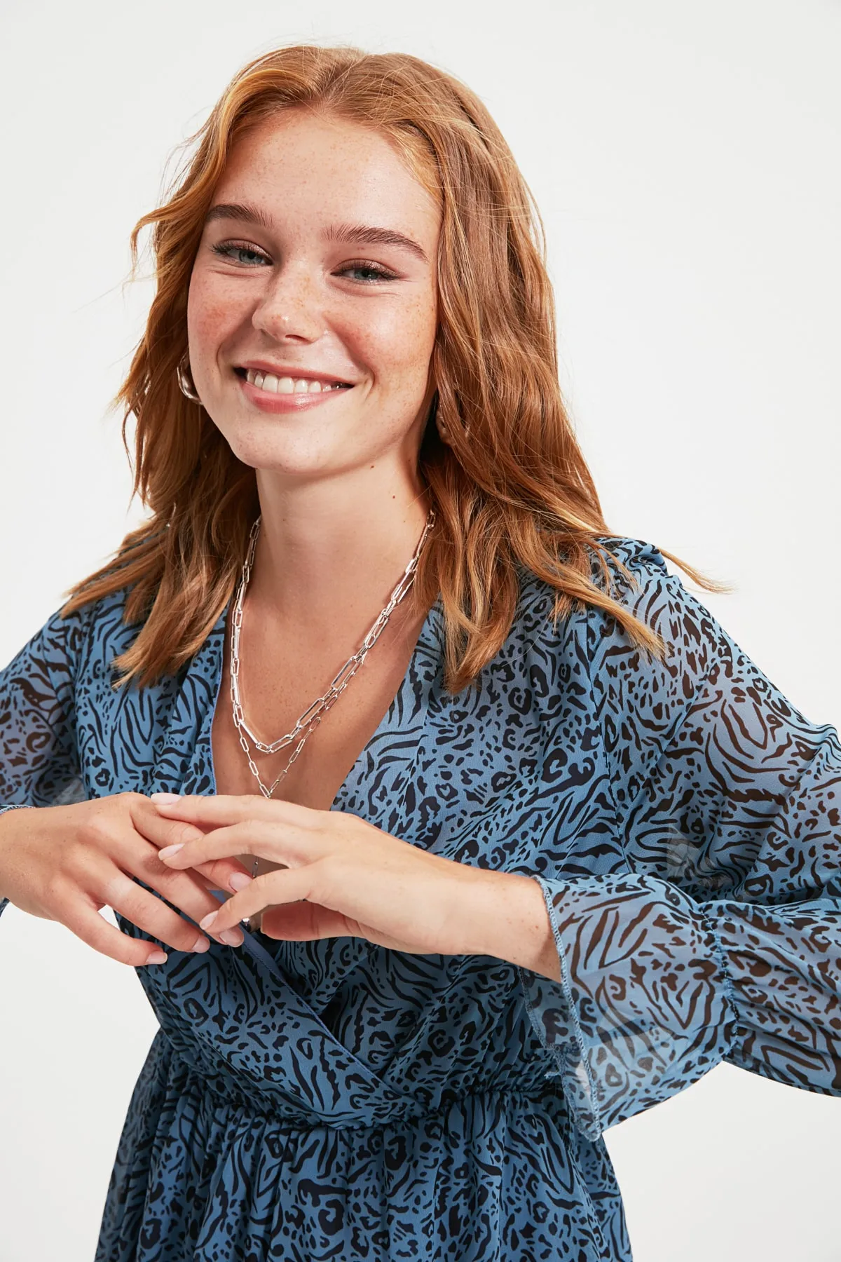 Trendyol Collection  Zweireihiges Mini-Kleid aus Chiffon mit Futter und Animal-Print von Petro TWOAW20EL1628