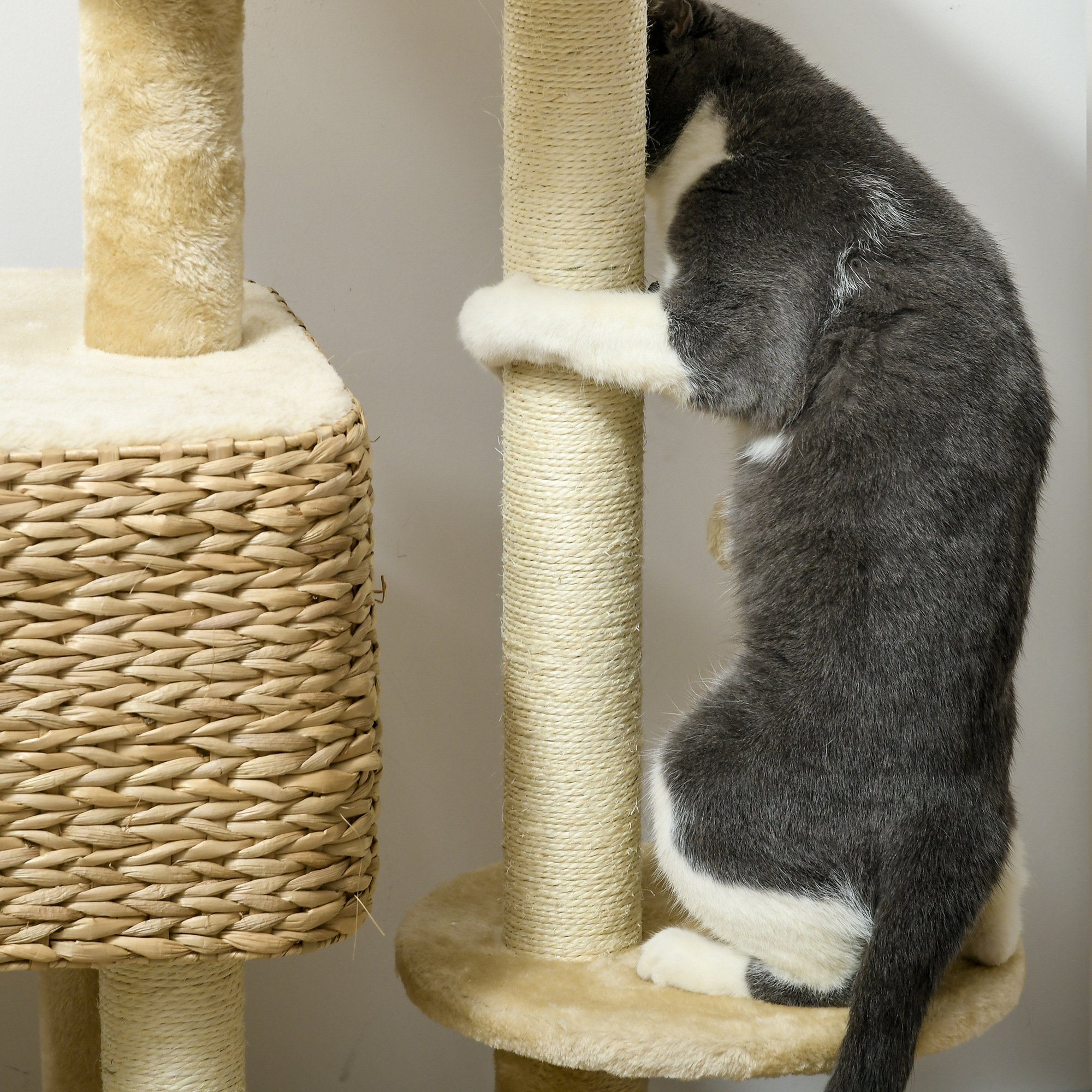 PawHut Kratzbaum Katzenbaum mit 2 Leigefläche Katzenmöbel Wasserhyazinthe, Sisal, Beige, 60L x 40B x 98H cm