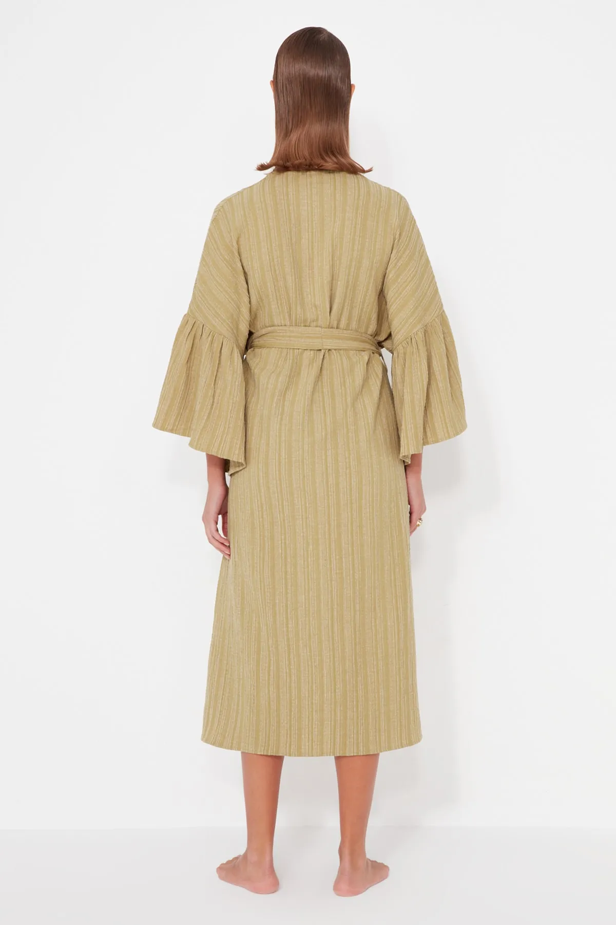 Trendyol Collection  Khakifarbener Maxi-Kimono und Kaftan aus Leinenmischung mit gewebtem Volant und Gürtel TBESS23KM00028