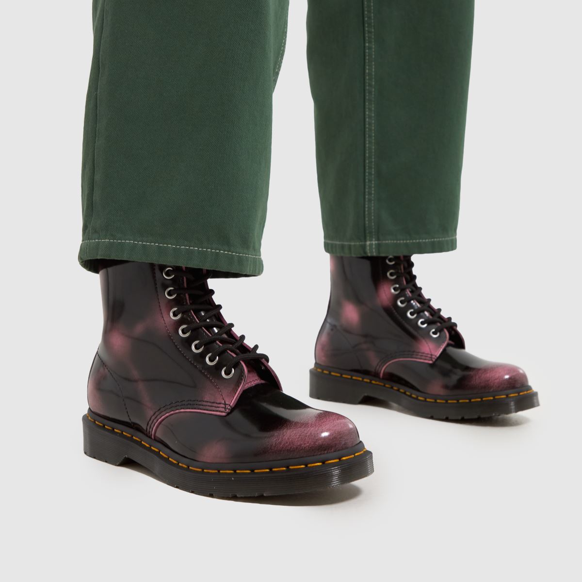 Dr Martens 1460 stövlar i svart och rosa