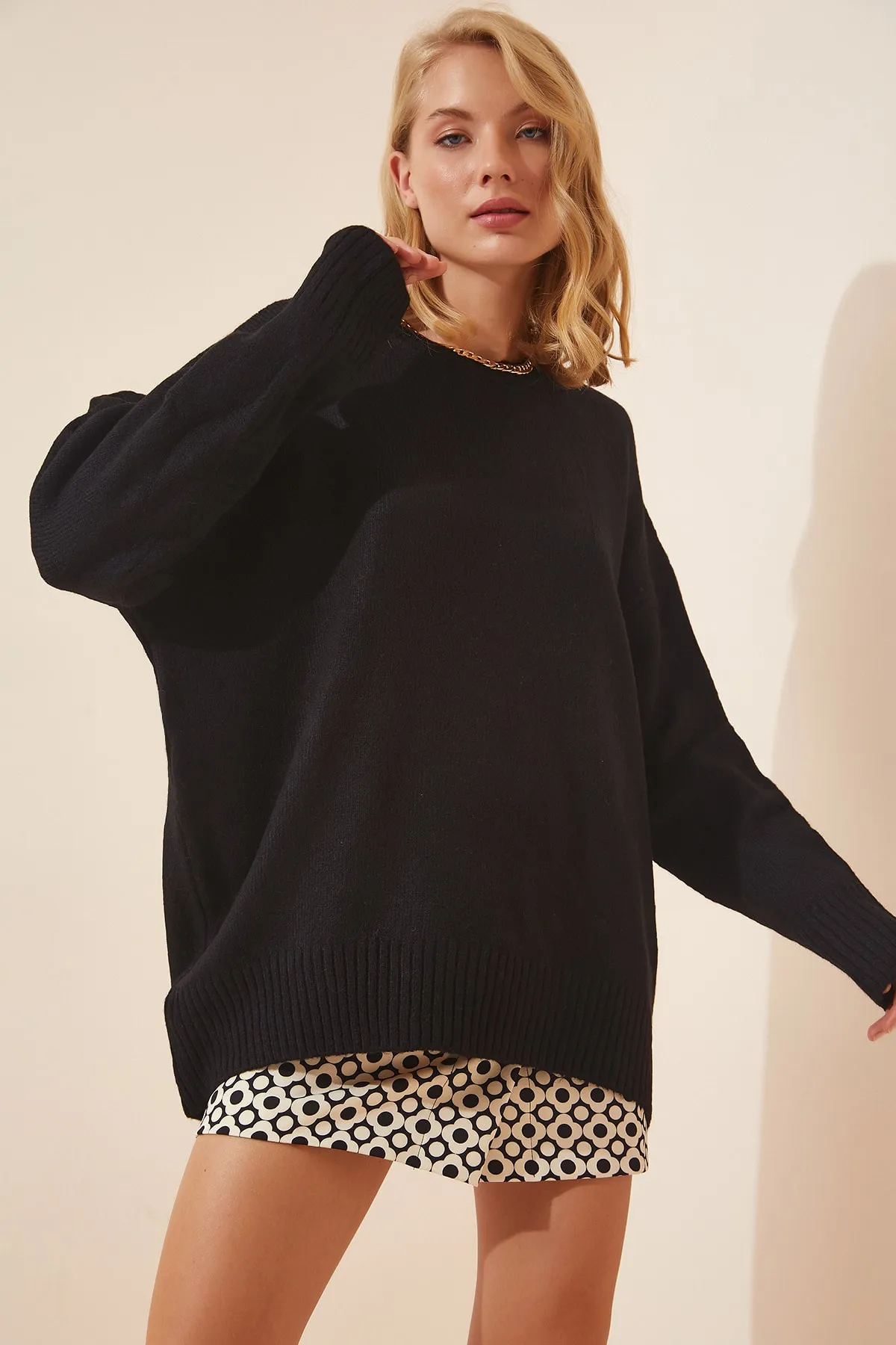 Happiness İstanbul  Schwarzer Oversize-Strickpullover für Damen PN00054