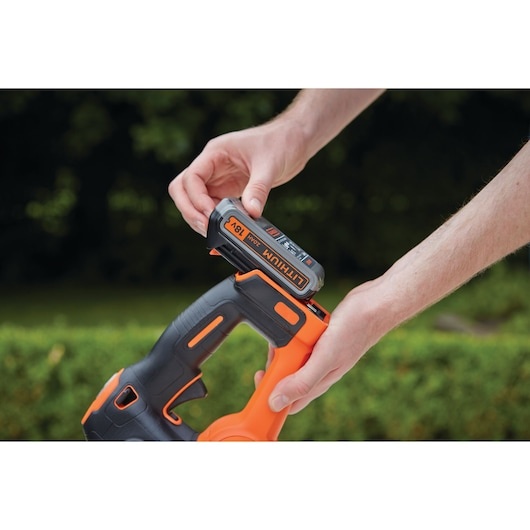Black & Decker GTC18502PC-QW akkus sövényvágó, 50 cm, 18 V, 2,0 Ah, lítium-ion akkumulátorral