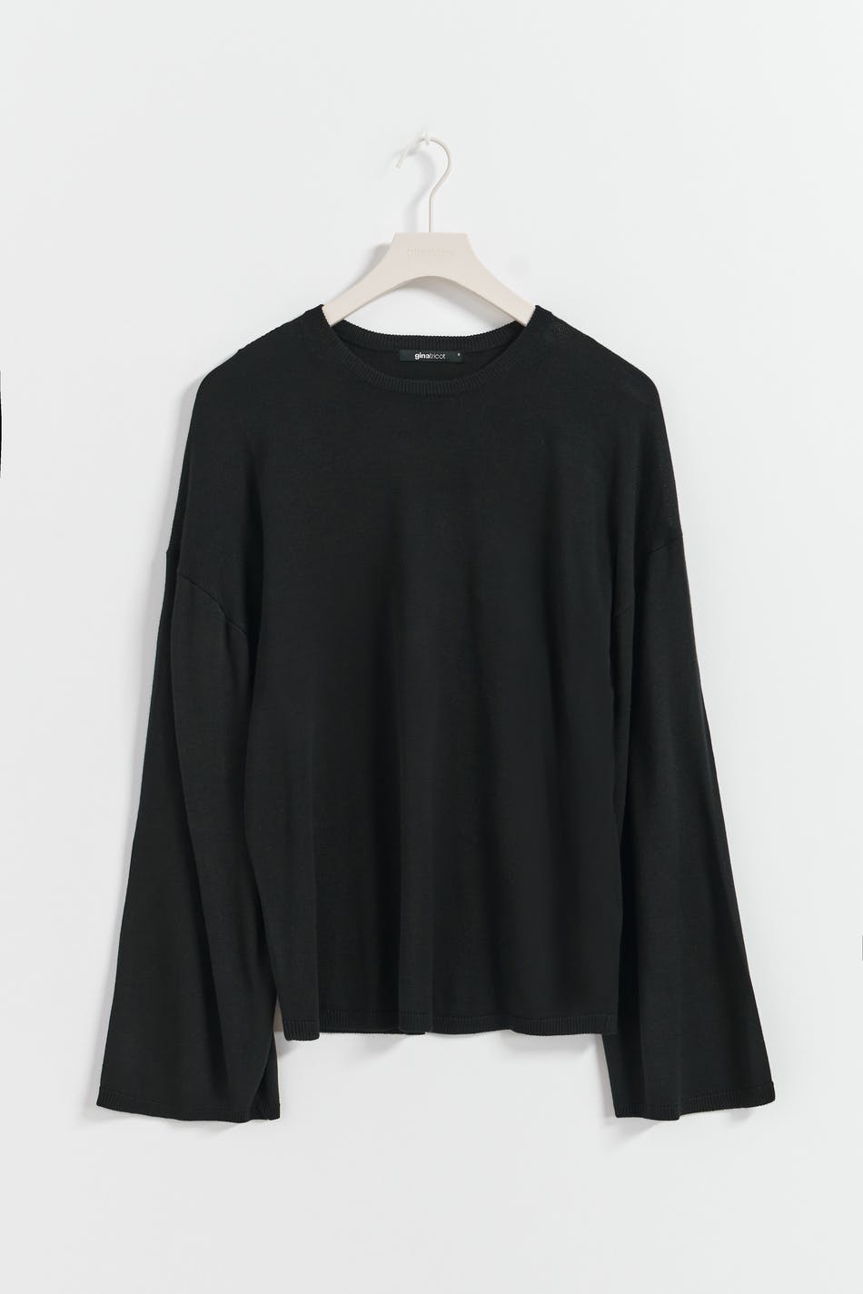 Basic fine knit sweater