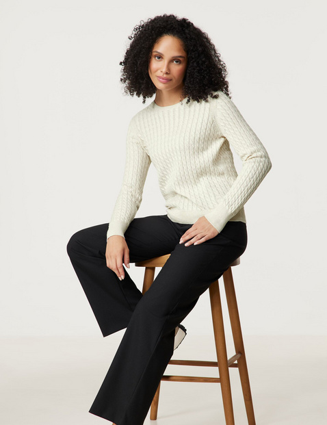 Nachhaltiger Strickpullover mit Zopfmuster