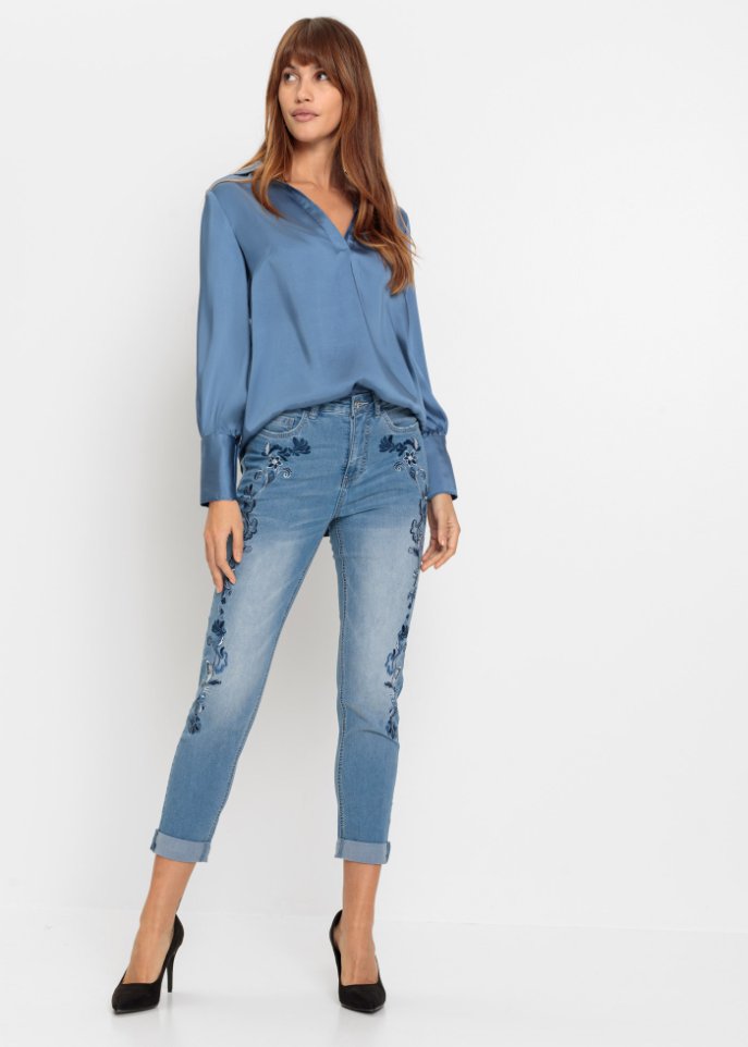 Jeans mit Stickerei