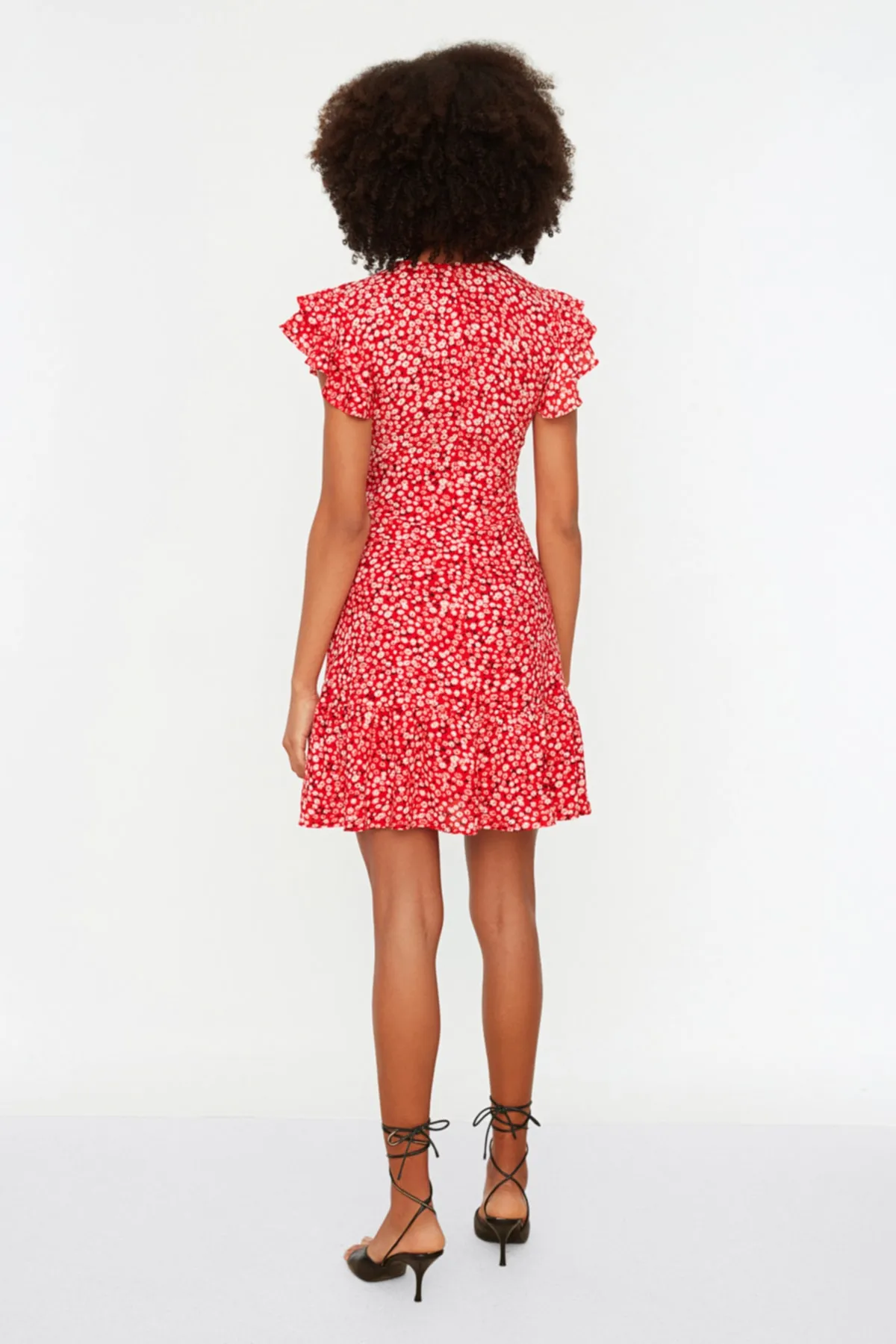 Trendyol Collection  Gewebtes Kleid mit rotem Blumenmuster TWOSS21EL0272